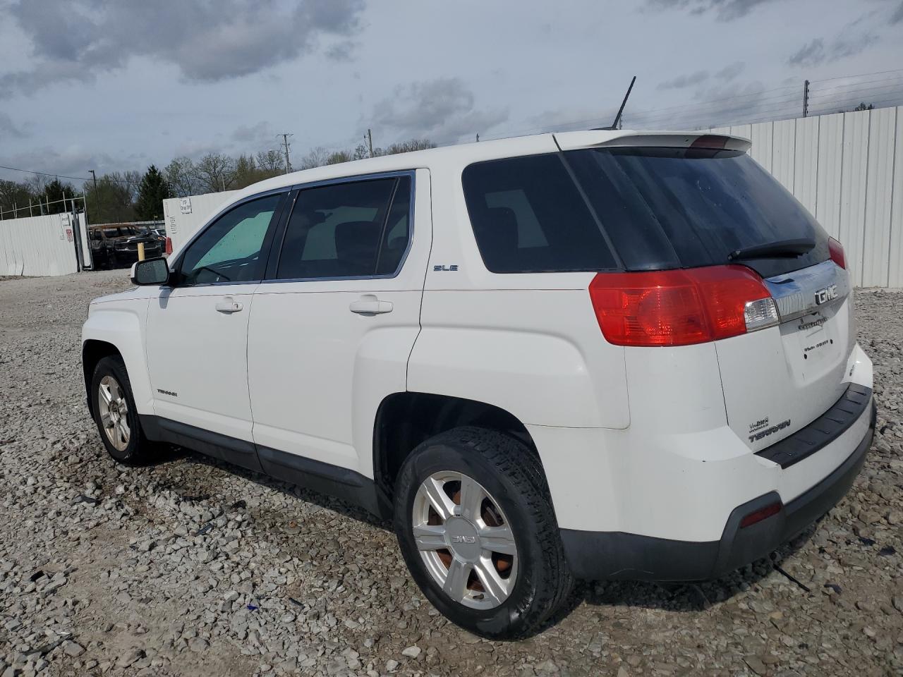2015 Gmc Terrain Sle Белый vin: 2GKFLVEK4F6388170 Damage: Left Front Center Cap, Missing, Replacement Required