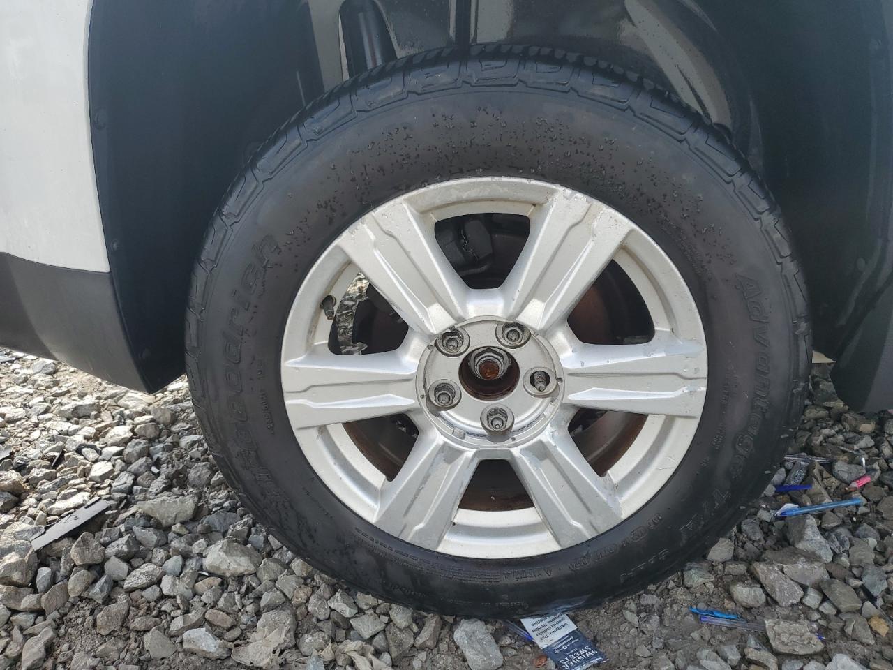 2015 Gmc Terrain Sle Белый vin: 2GKFLVEK4F6388170 Damage: Right Rear Center Cap, Missing, Replacement Required