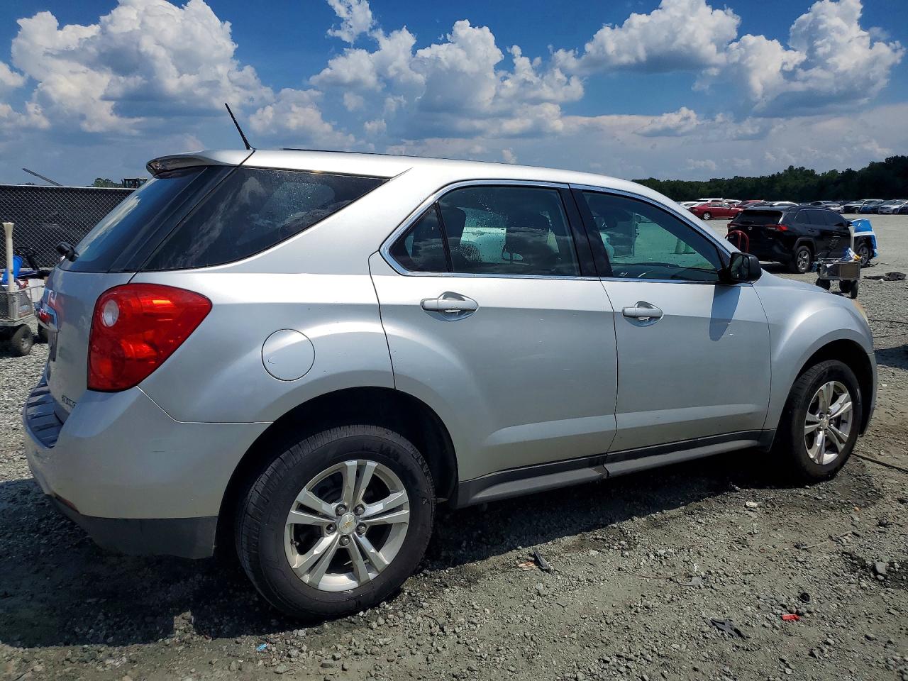 2014 Chevrolet Equinox Ls Серебряный vin: 2GNALAEK5E1127437