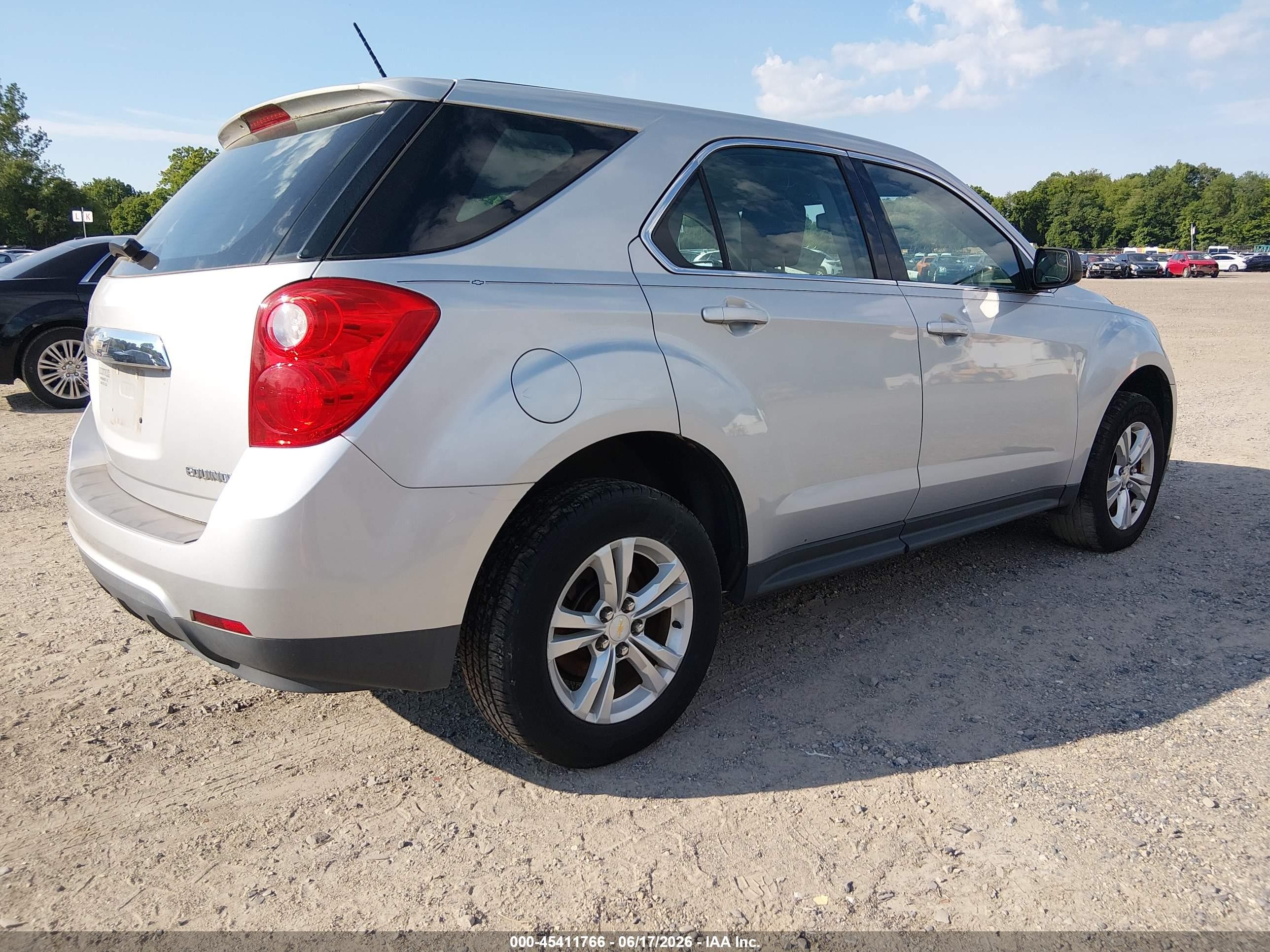 2014 Chevrolet Equinox Ls Серебряный vin: 2GNALAEK6E6236542