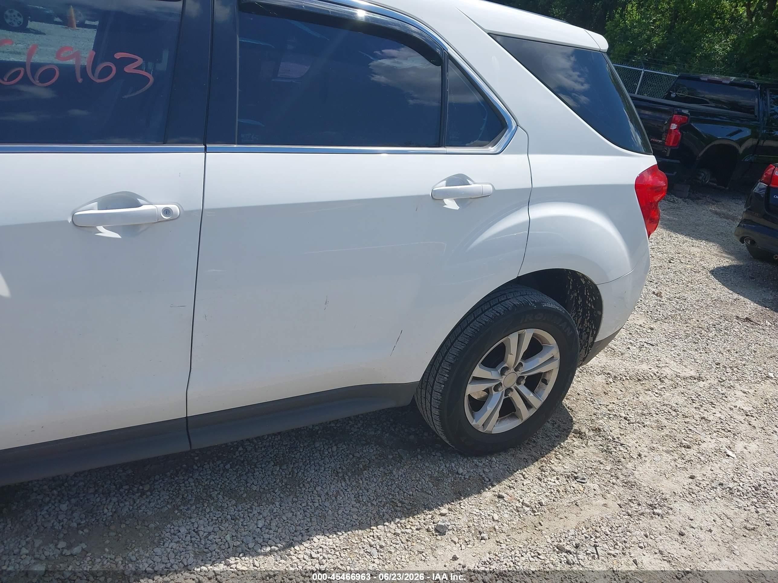 2011 Chevrolet Equinox Ls White vin: 2GNALBEC0B1333775