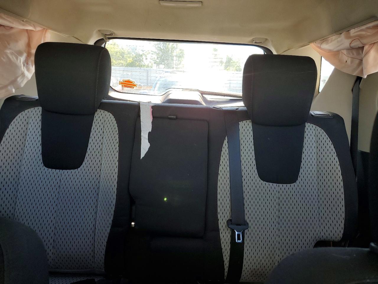 2011 Chevrolet Equinox Ls White vin: 2GNALBEC7B1239733