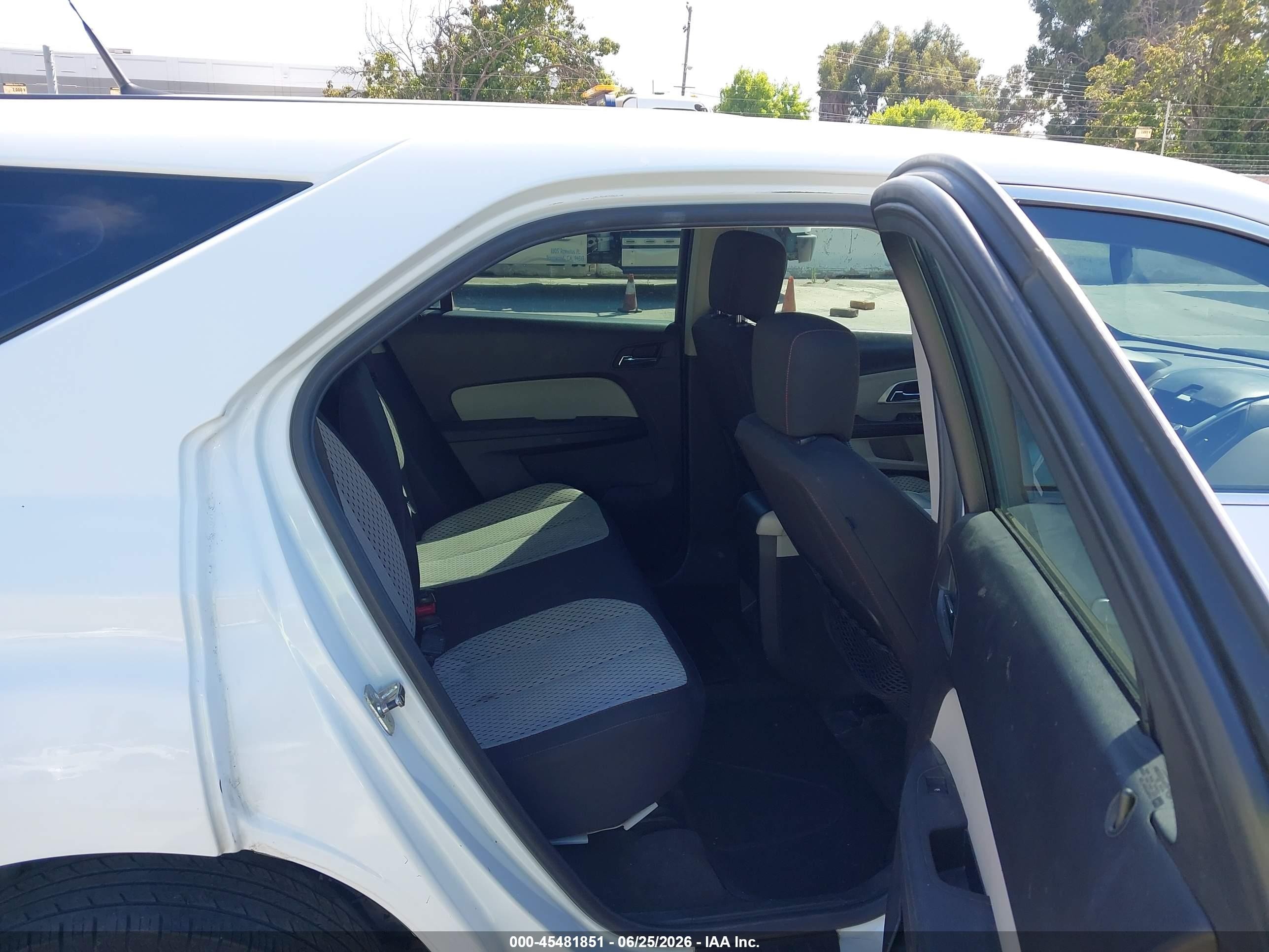 2011 Chevrolet Equinox Ls White vin: 2GNALBEC8B1217871