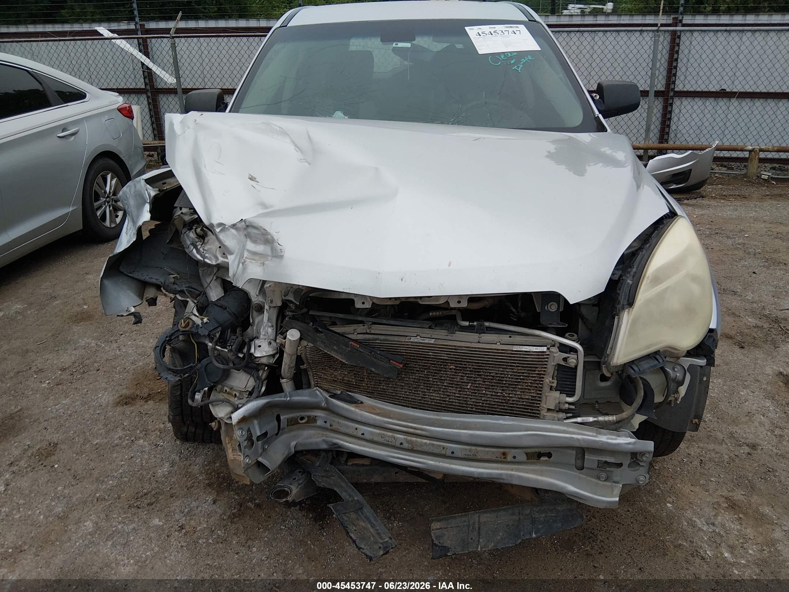 2011 Chevrolet Equinox Ls Silver vin: 2GNALBEC8B1305268