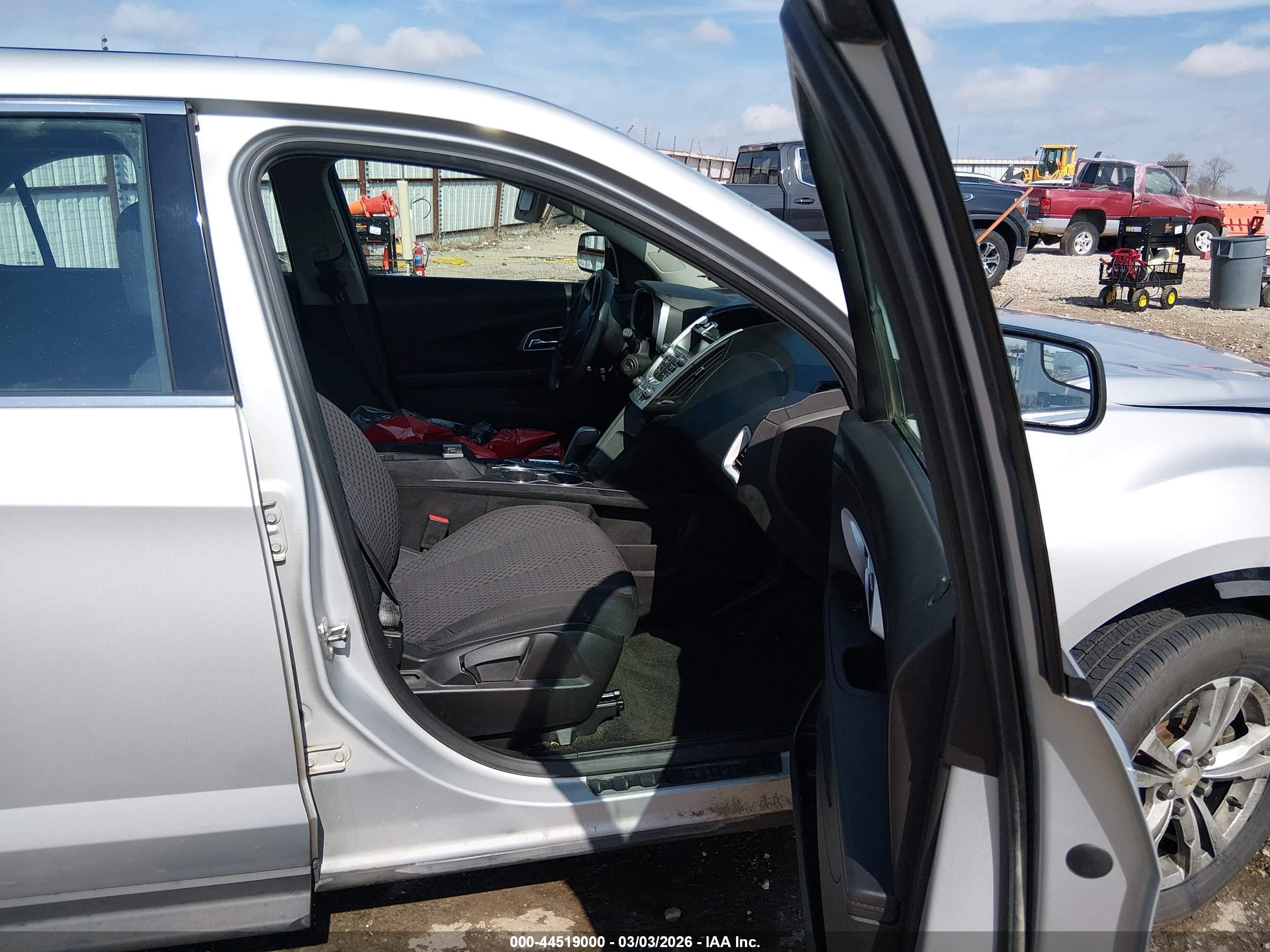 2012 Chevrolet Equinox Ls Серебряный vin: 2GNALBEK1C6308475