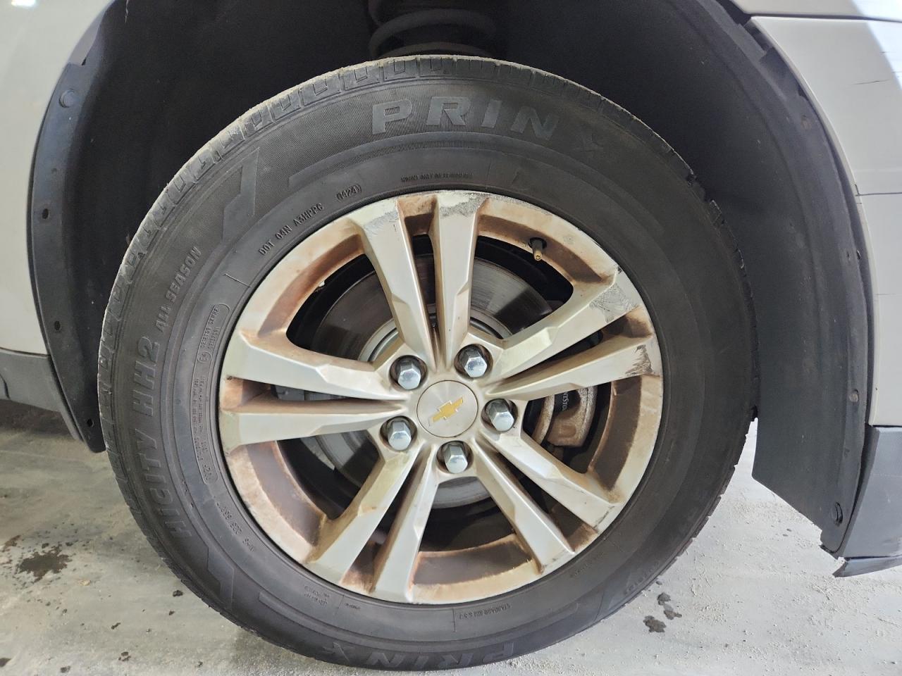 2015 Chevrolet Equinox Lt Silver vin: 2GNALBEK1F6422500 Damage: Right Front Wheel, Curb Rash, 7 To 8 Inches