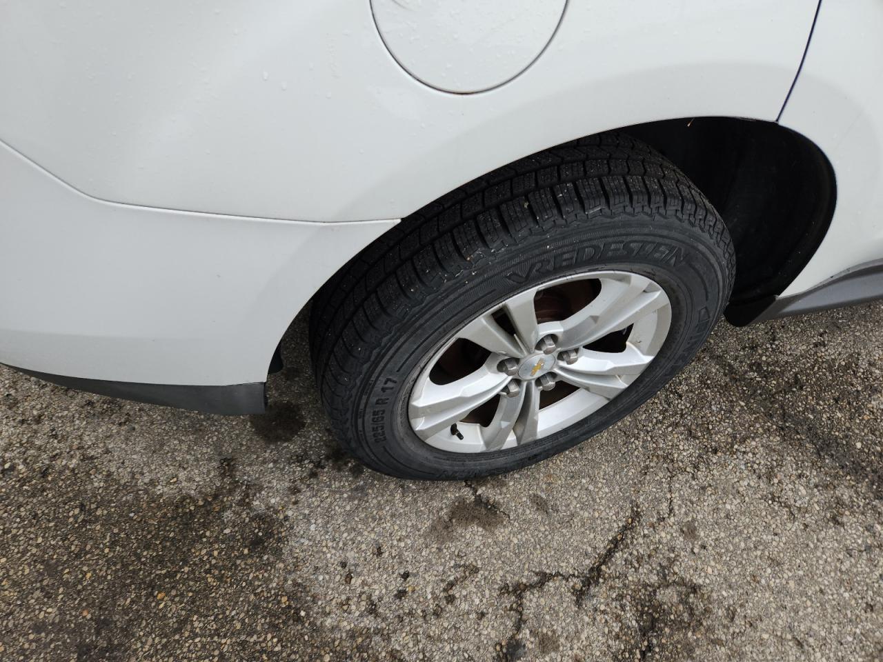 2013 Chevrolet Equinox Lt White vin: 2GNALDEK1D6352473 Damage: Right Rear Wheel, Curb Rash, > 12 Inches