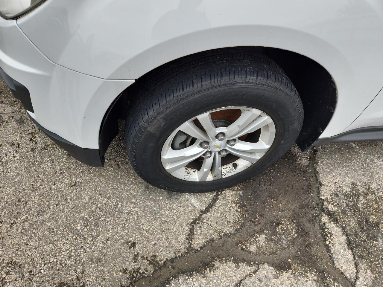 2013 Chevrolet Equinox Lt White vin: 2GNALDEK1D6352473 Damage: Left Front Wheel, Curb Rash, > 12 Inches