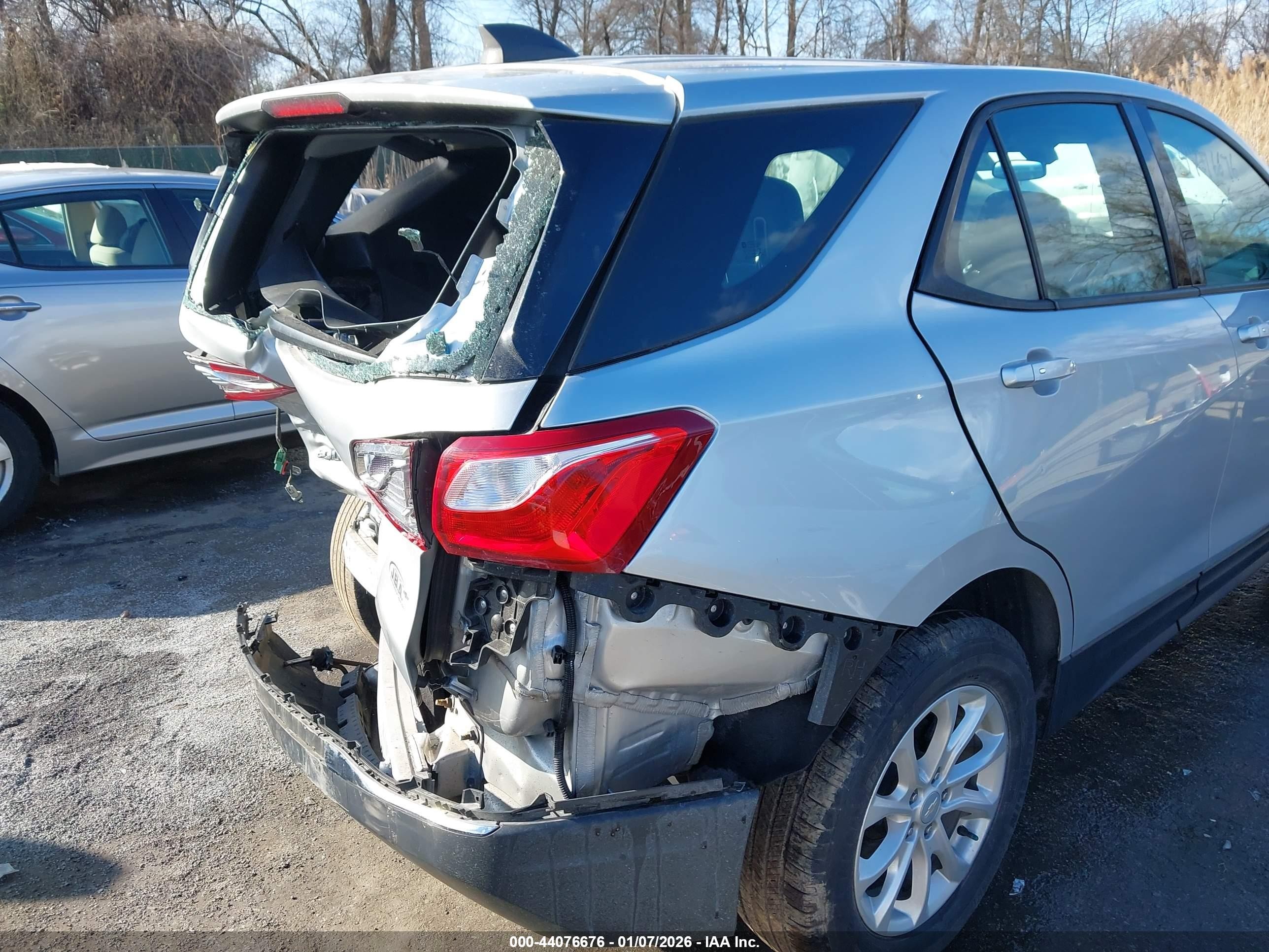 2018 Chevrolet Equinox Ls Silver vin: 2GNAXHEV3J6315992