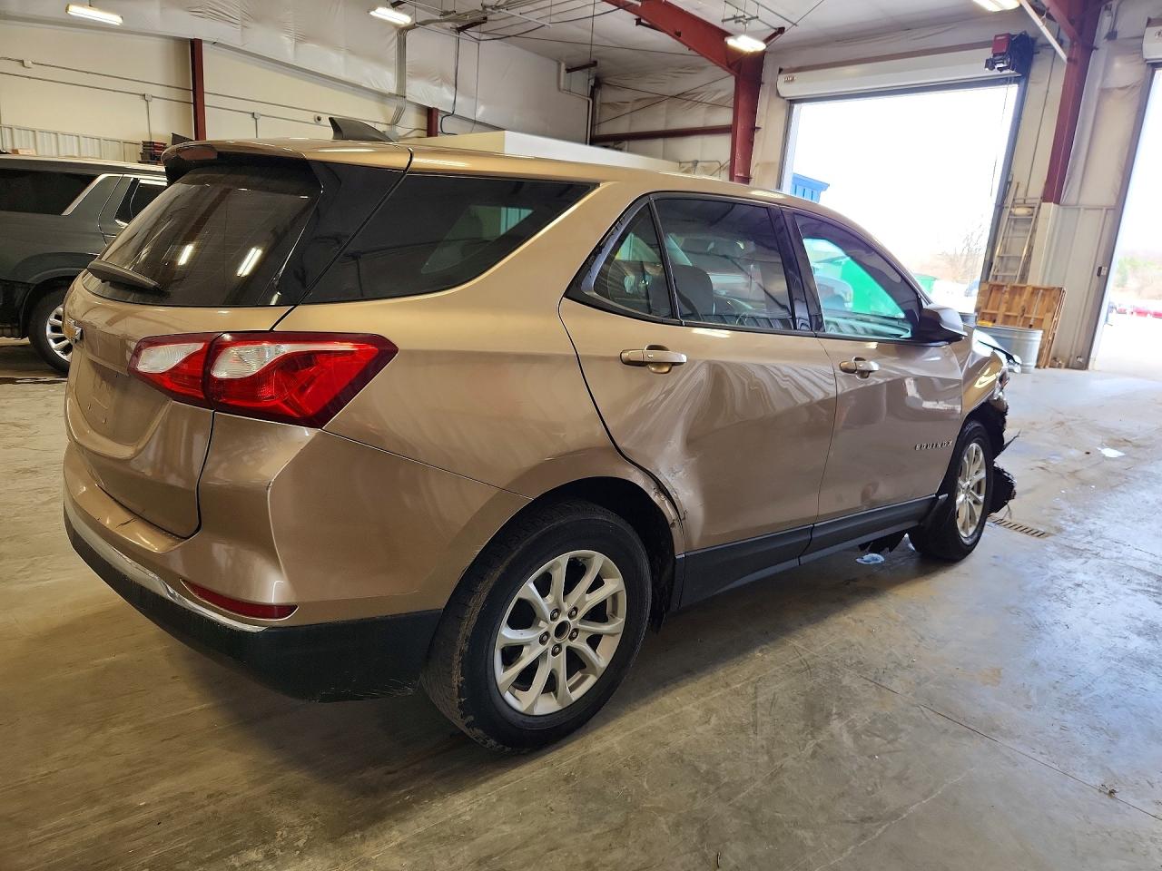 2018 Chevrolet Equinox Ls Золотой vin: 2GNAXHEV4J6218798