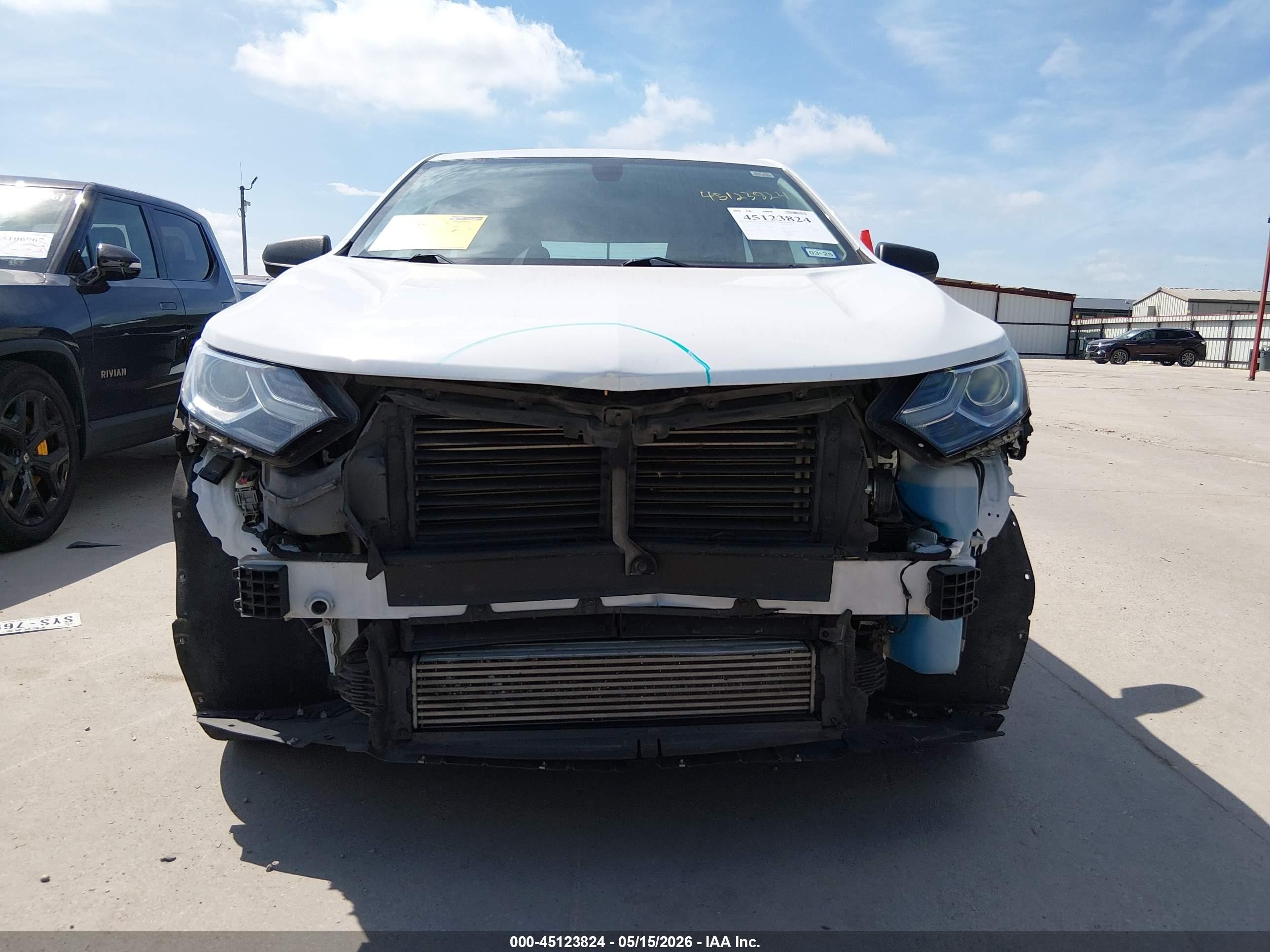 2019 Chevrolet Equinox Ls White vin: 2GNAXHEV7K6172840