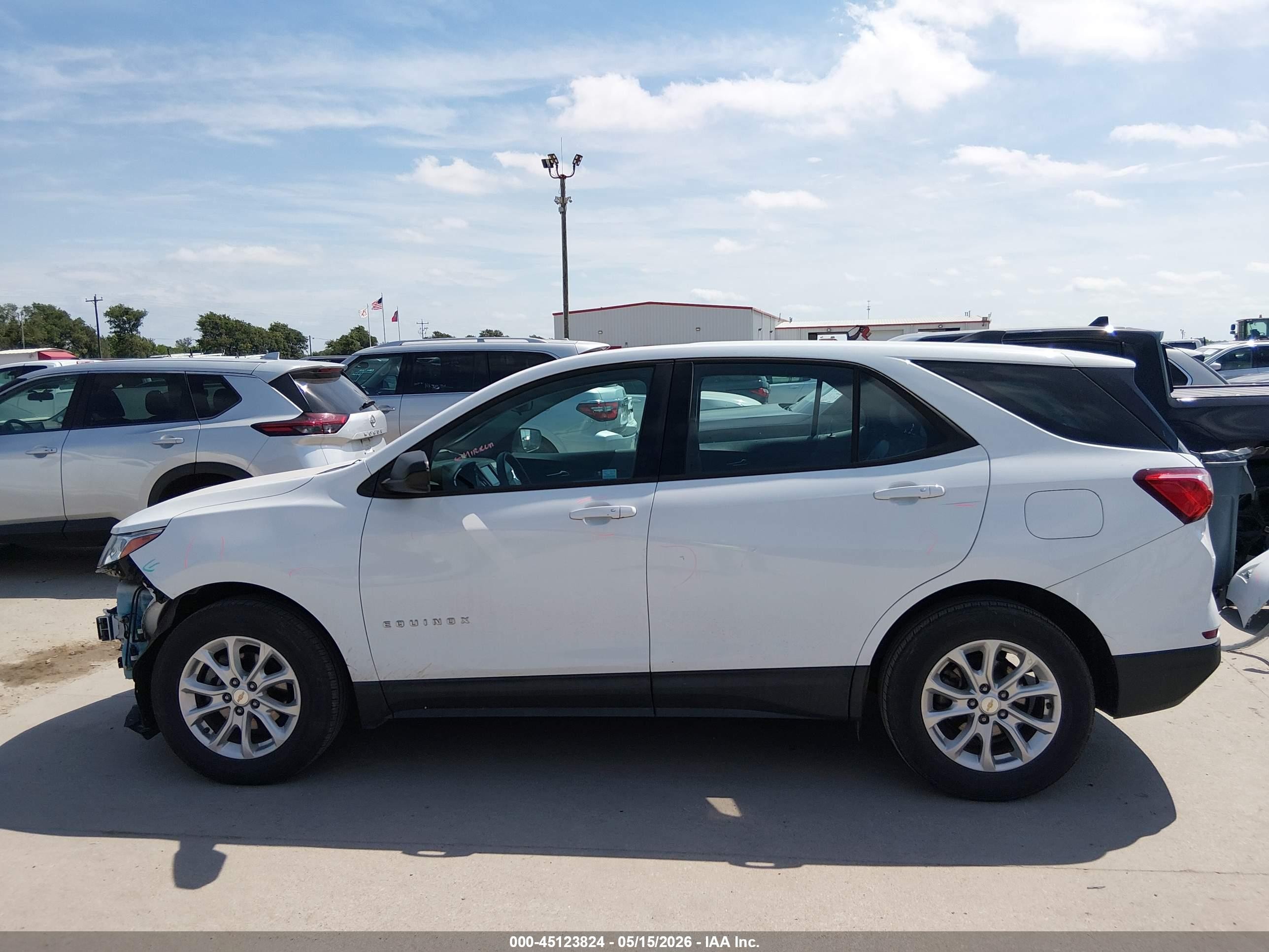 2019 Chevrolet Equinox Ls White vin: 2GNAXHEV7K6172840