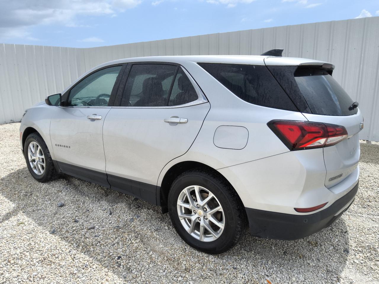 2022 Chevrolet Equinox Lt Silver vin: 2GNAXJEV4N6132503 Damage: Left Rear Tire, Worn, Replacement Required