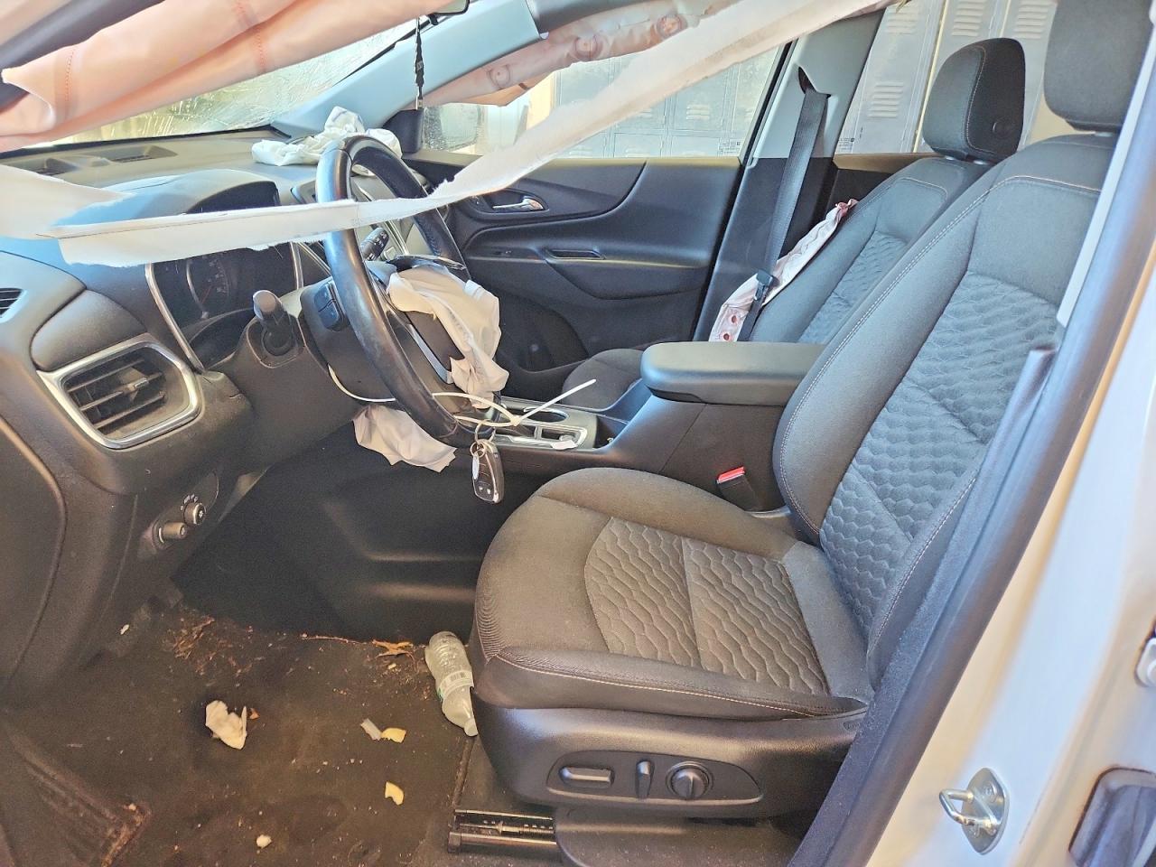 2019 Chev Equinox White vin: 2GNAXKEV3K6137130