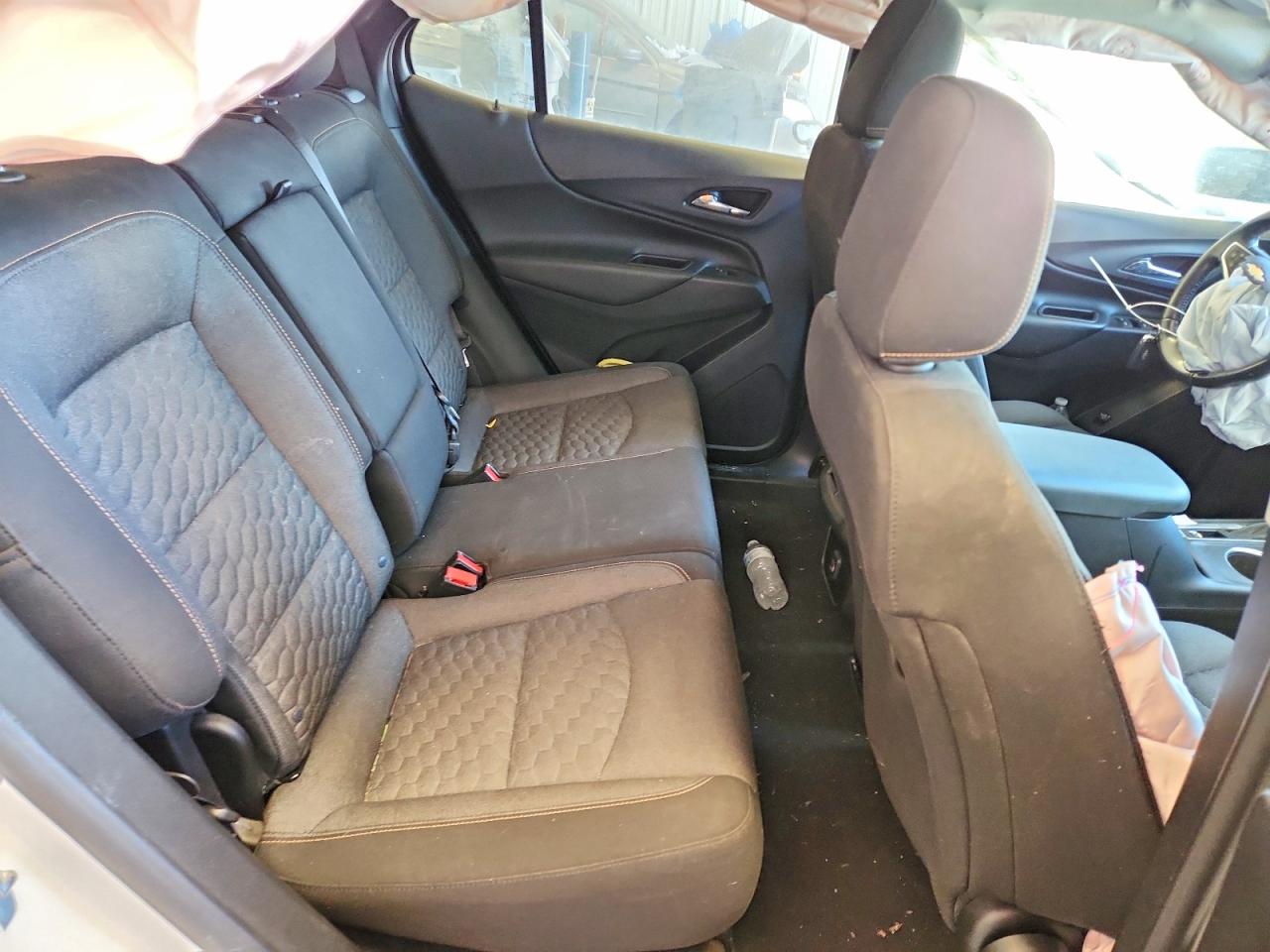 2019 Chev Equinox White vin: 2GNAXKEV3K6137130