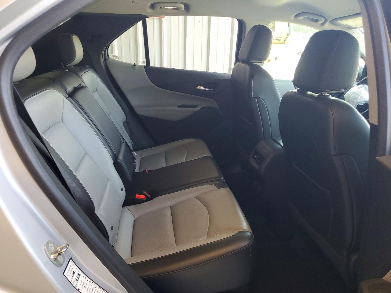 2018 Chevrolet Equinox Premier Silver vin: 2GNAXMEV5J6301536