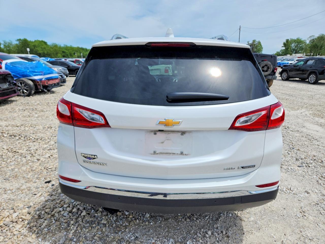 2018 Chevrolet Equinox Premier Белый vin: 2GNAXVEV8J6230306