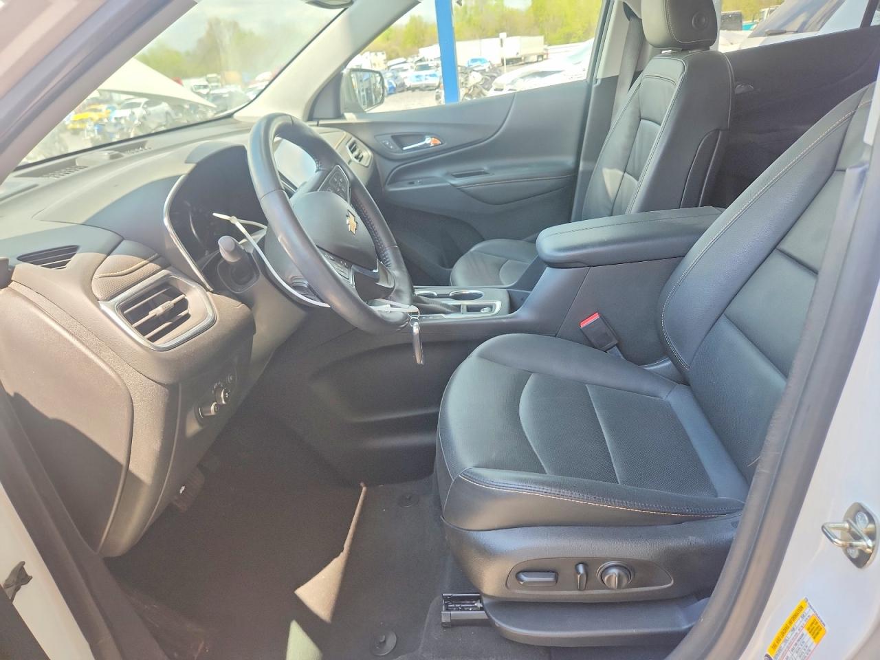 2018 Chevrolet Equinox Premier Белый vin: 2GNAXVEV8J6230306