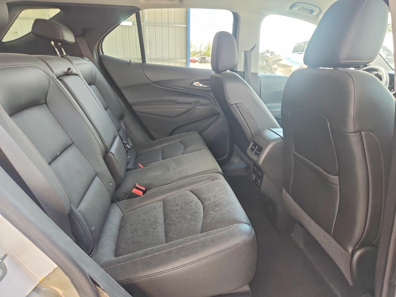 2018 Chevrolet Equinox Premier Белый vin: 2GNAXVEV8J6230306