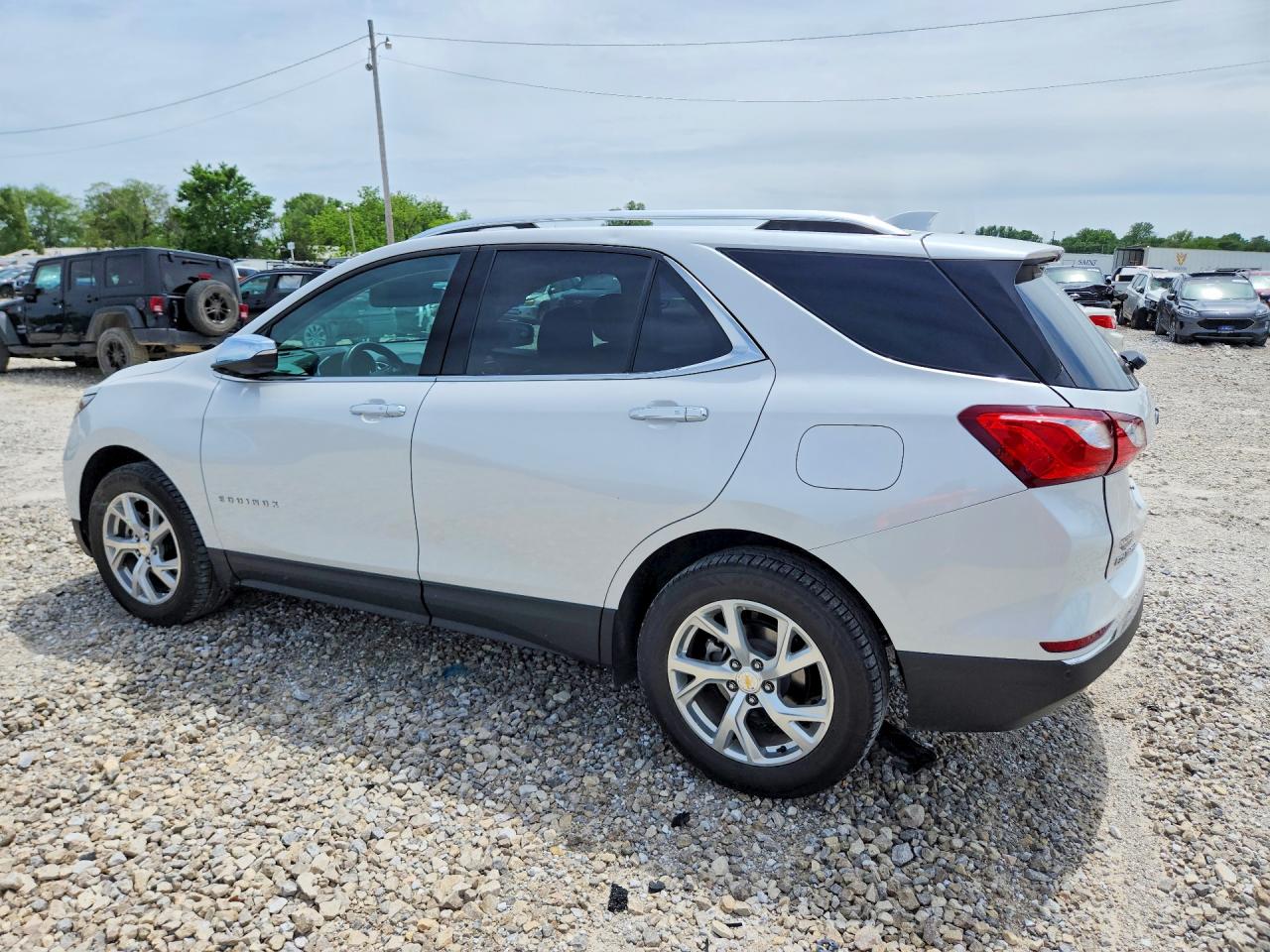 2018 Chevrolet Equinox Premier Белый vin: 2GNAXVEV8J6230306