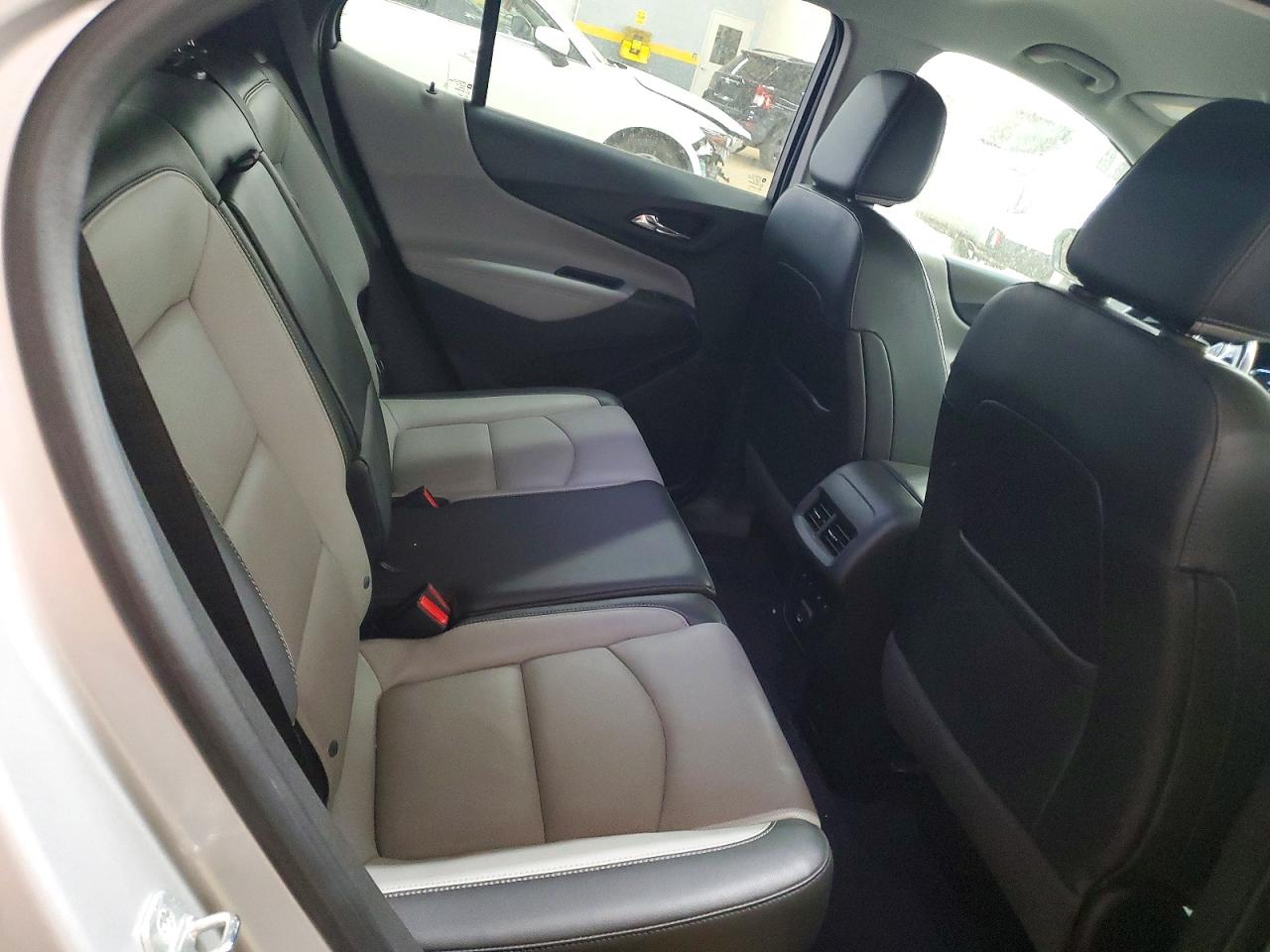 2020 Chevrolet Equinox Premier Серебряный vin: 2GNAXXEV5L6210786