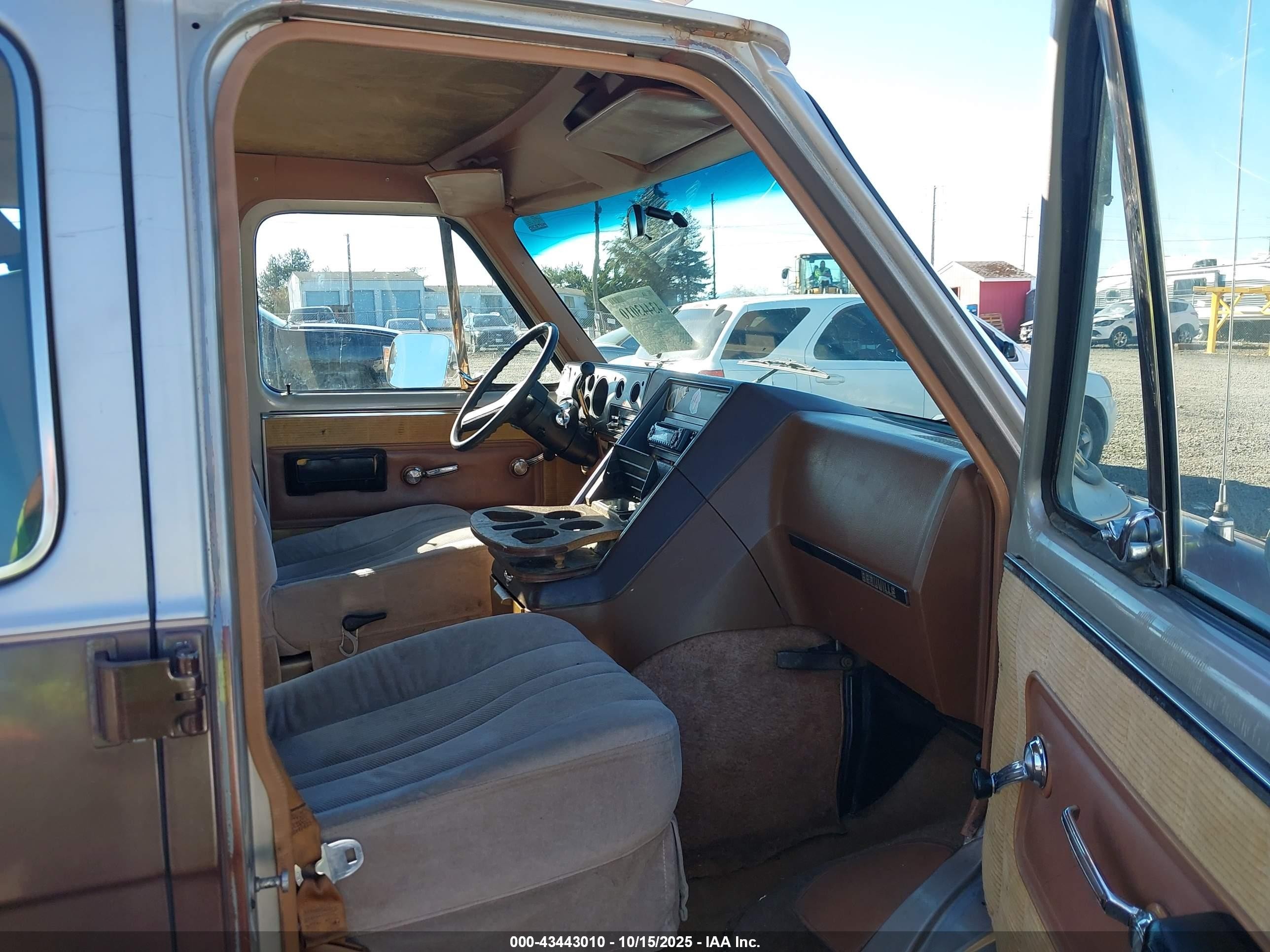 1988 Chevrolet G20   Brown vin: 2GNEG25K5J4116331