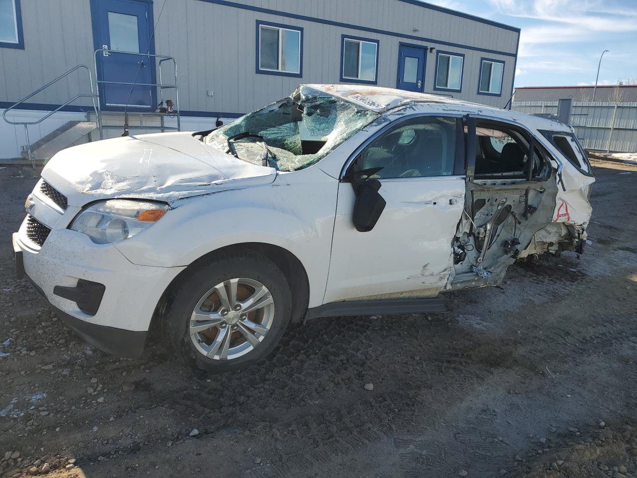 2013 Chevrolet Equinox Ls Белый vin: 2GNFLCEK0D6287177 Damage: Left Front Fender, Dent(S) W/ Paint Dmg, 3 To 4 Inches