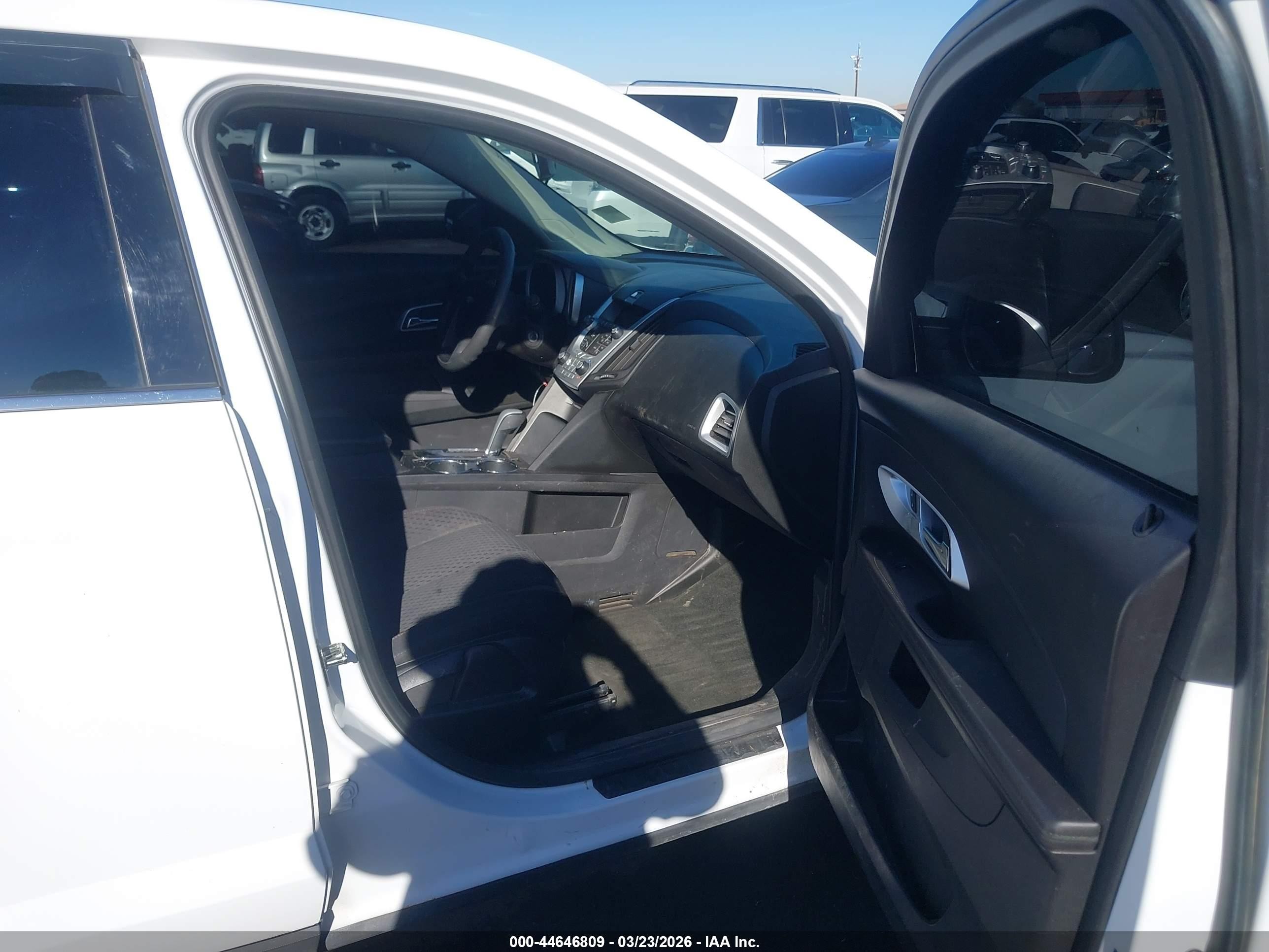 2012 Chevrolet Equinox Ls White vin: 2GNFLCEK5C6116018