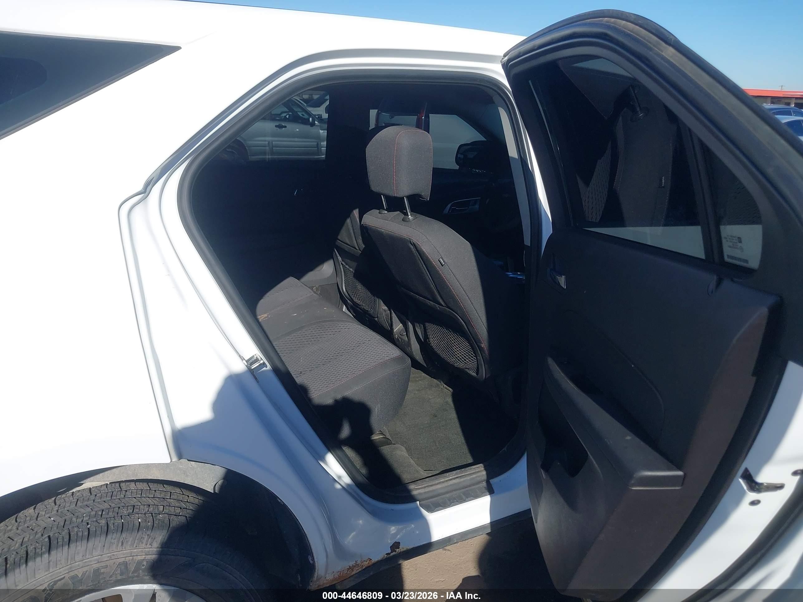 2012 Chevrolet Equinox Ls White vin: 2GNFLCEK5C6116018