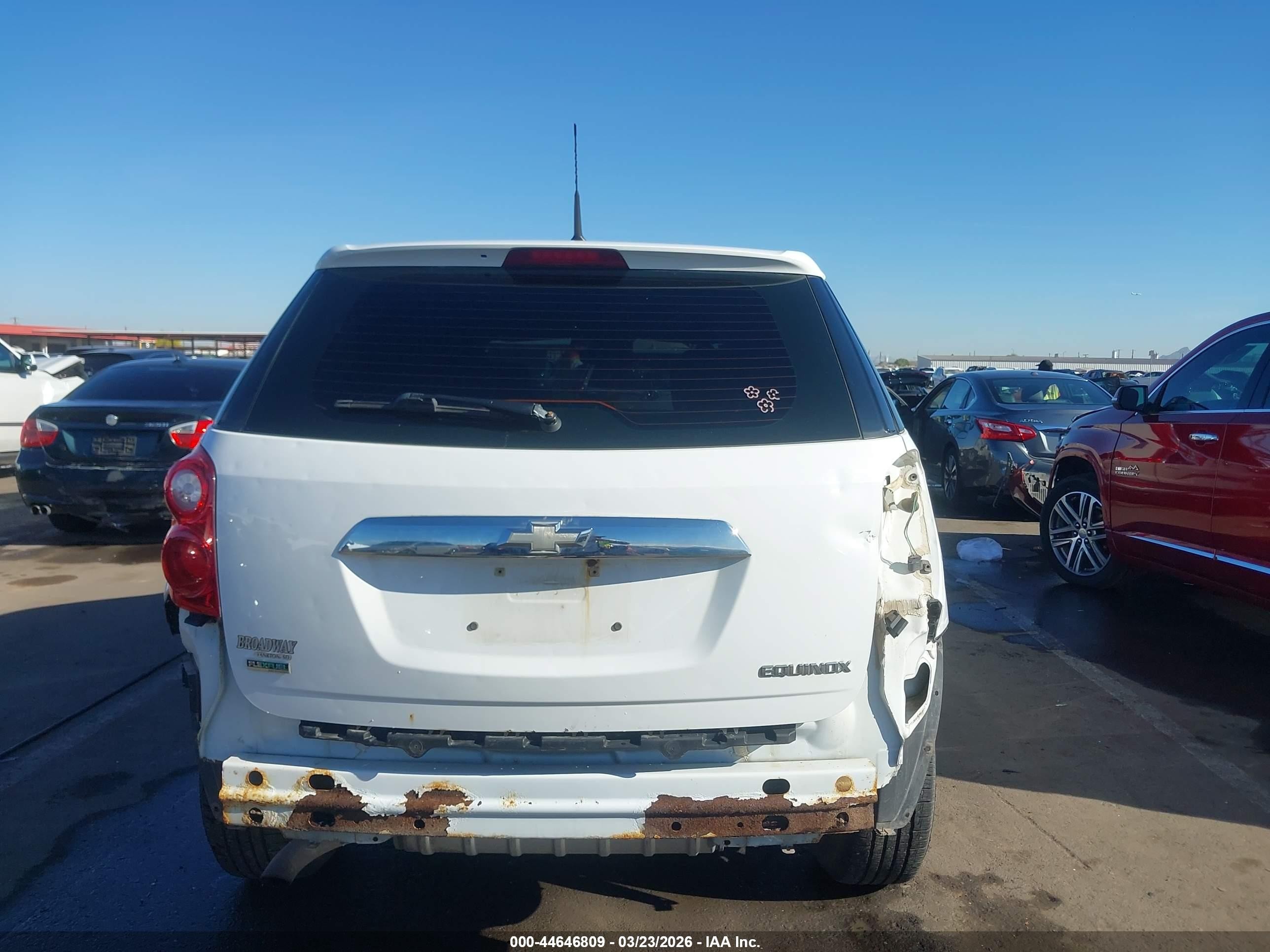 2012 Chevrolet Equinox Ls White vin: 2GNFLCEK5C6116018