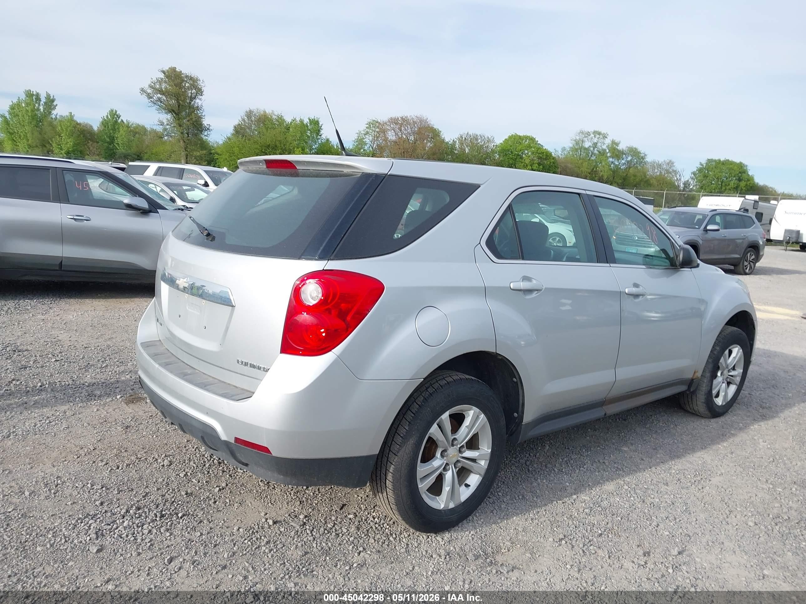 2012 Chevrolet Equinox Ls Серебряный vin: 2GNFLCEKXC6137835