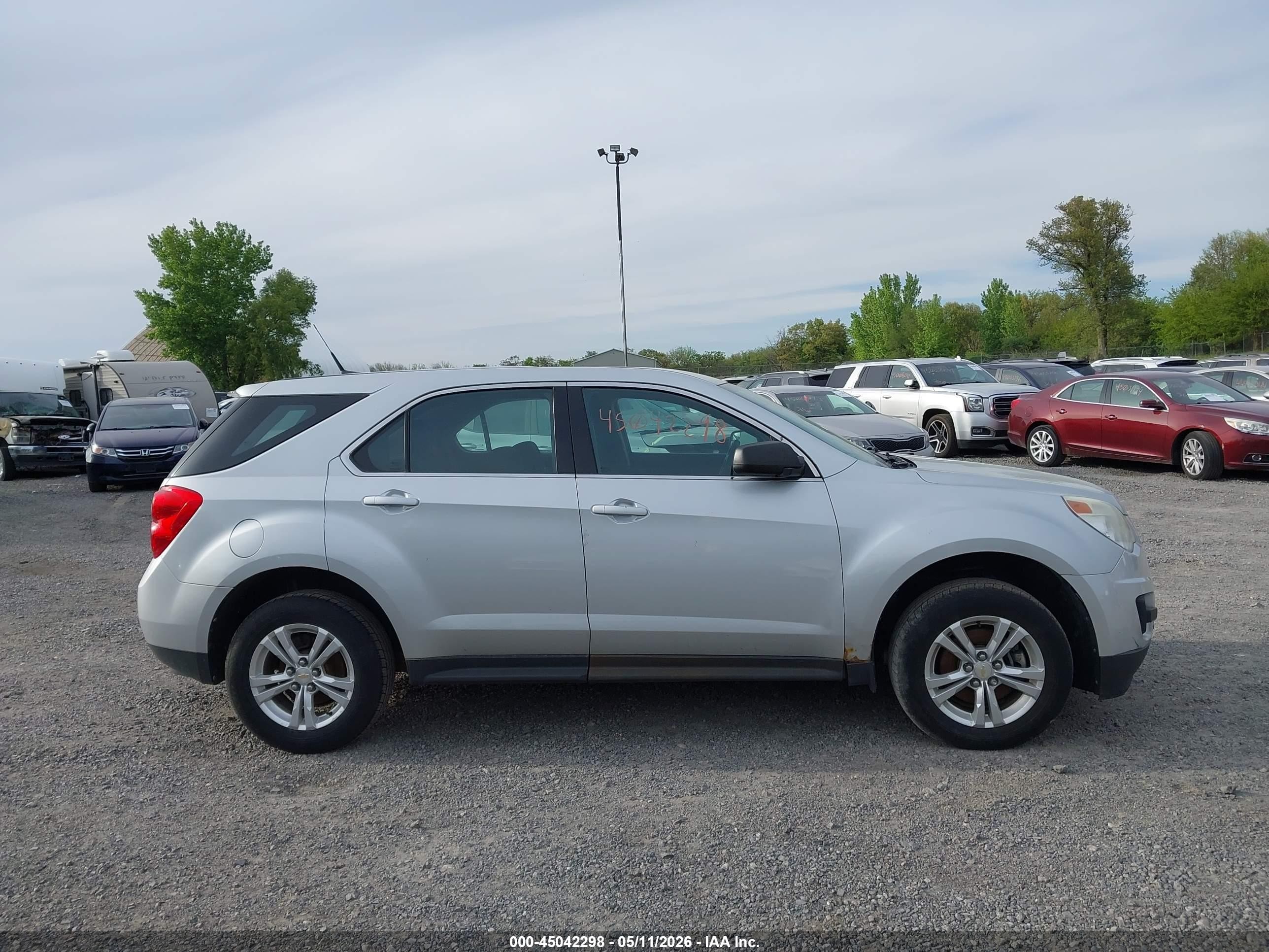 2012 Chevrolet Equinox Ls Серебряный vin: 2GNFLCEKXC6137835
