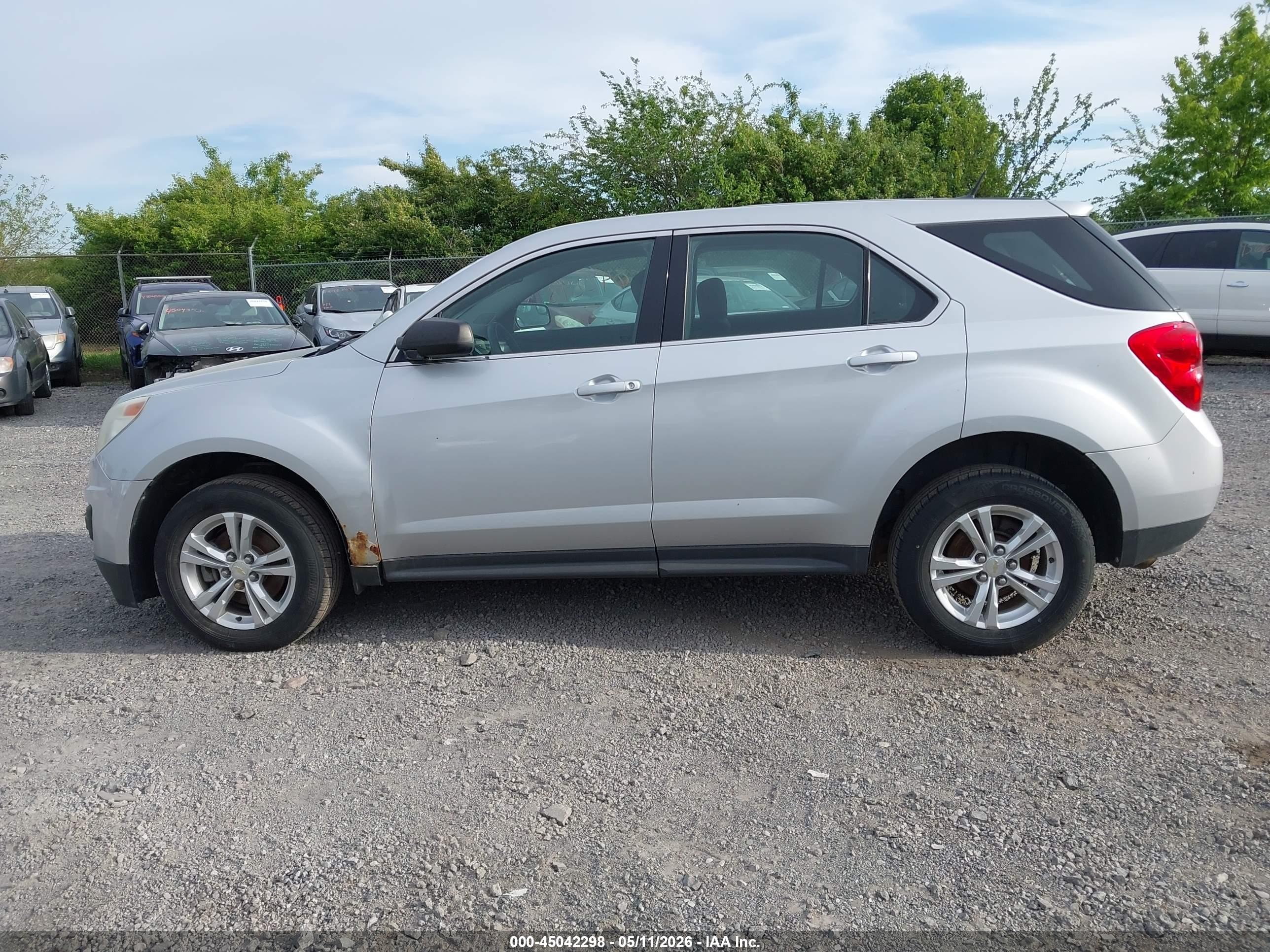 2012 Chevrolet Equinox Ls Серебряный vin: 2GNFLCEKXC6137835