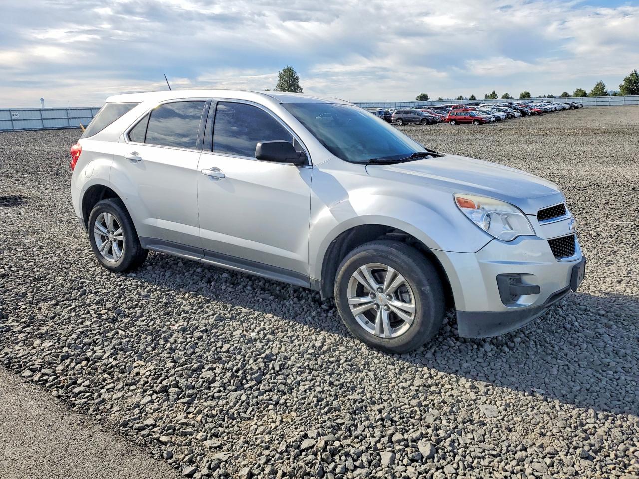2015 Chevrolet Equinox Ls Серебряный vin: 2GNFLEEK2F6293139