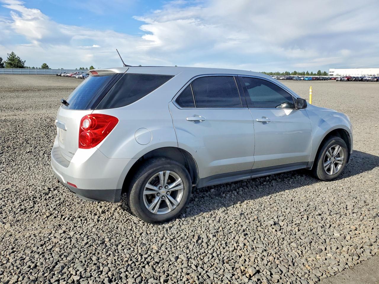 2015 Chevrolet Equinox Ls Серебряный vin: 2GNFLEEK2F6293139