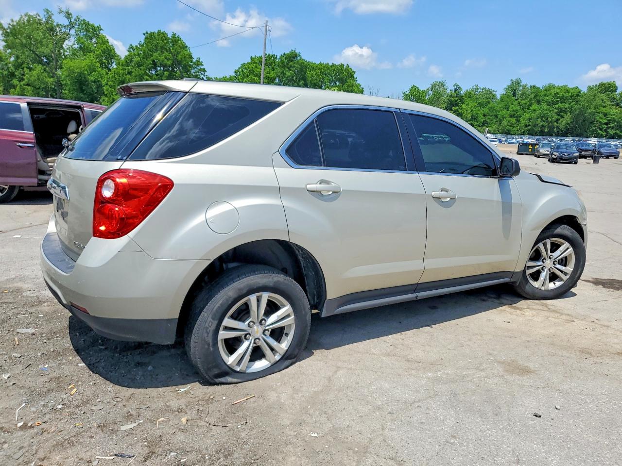 2015 Chevrolet Equinox Ls Серебряный vin: 2GNFLEEK3F6438236