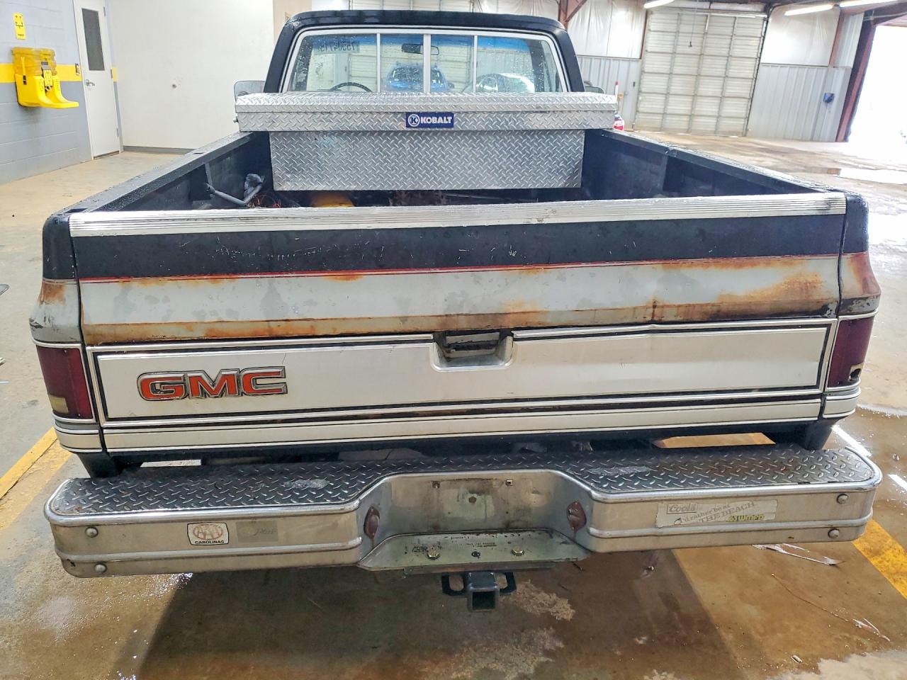 1983 Gmc C1500 Two Tone vin: 2GTDC14H6D1521846