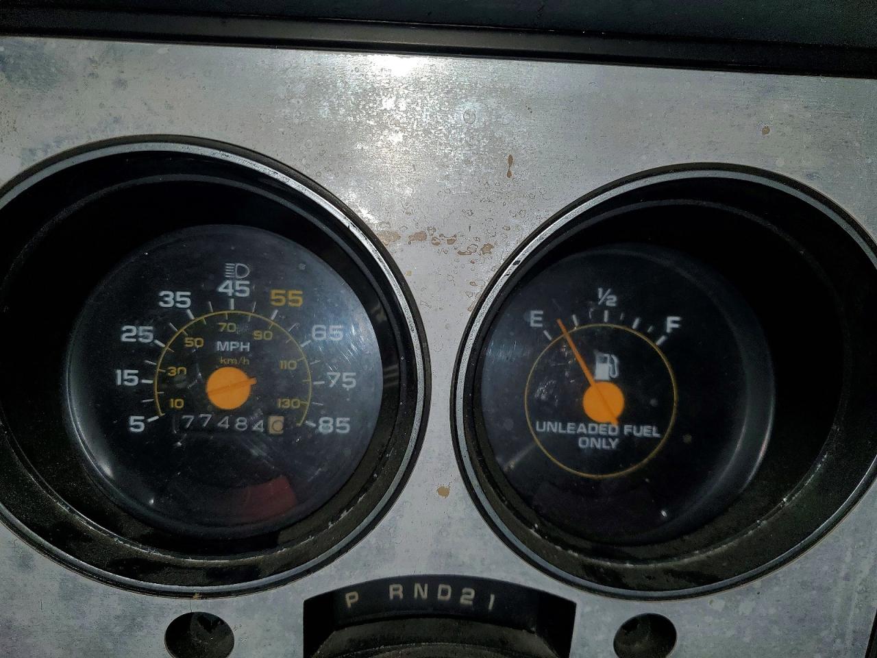 1983 Gmc C1500 Two Tone vin: 2GTDC14H6D1521846
