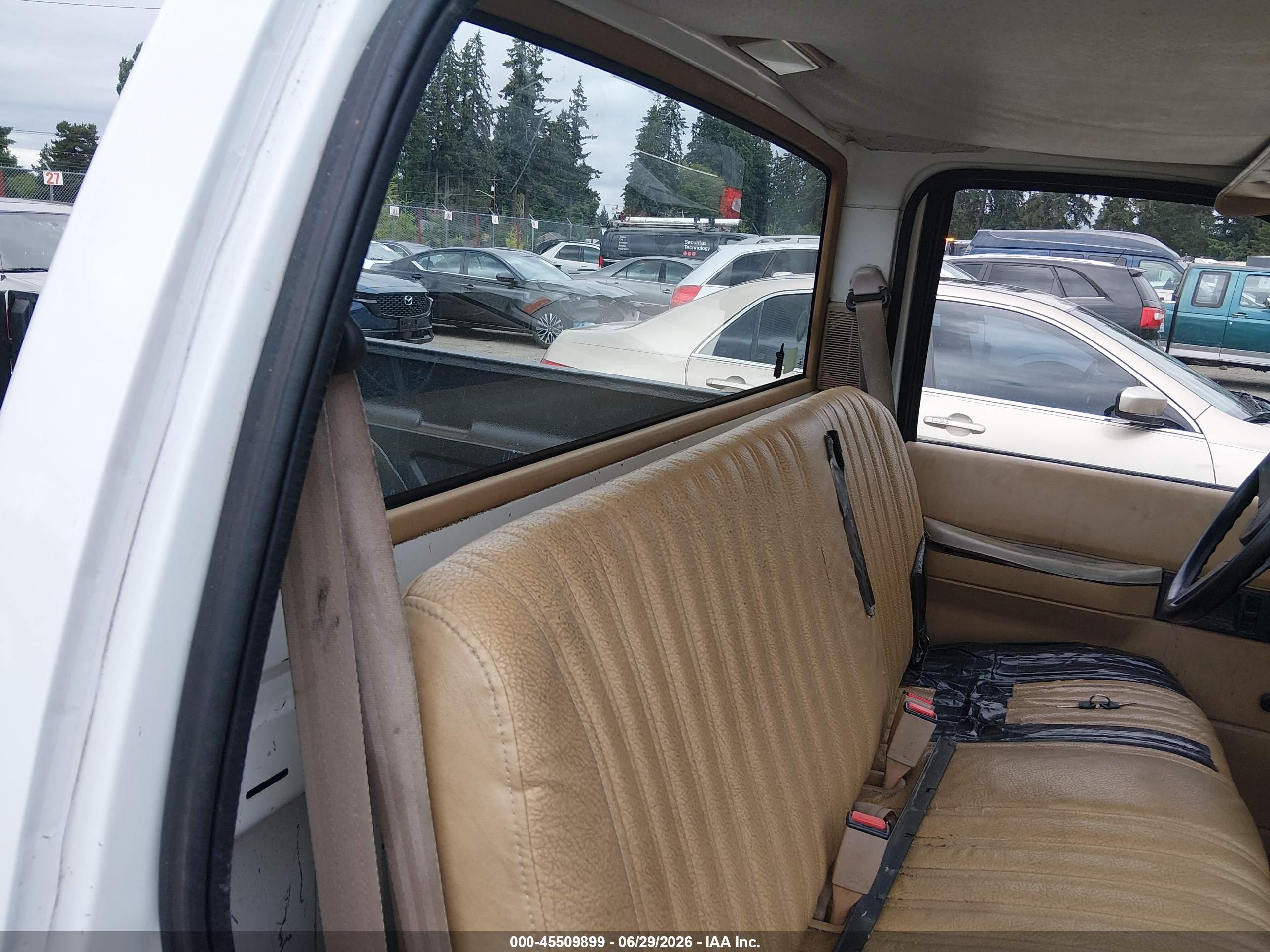 1988 Gmc Gmt-400 C1500 White vin: 2GTDC14Z9J1534448