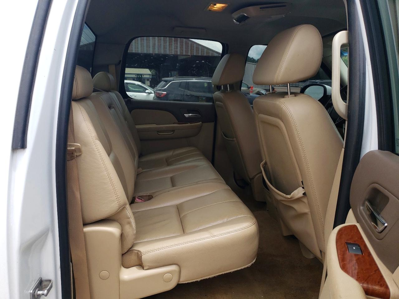 2008 Gmc Sierra C1500 White vin: 2GTEC13J881104985