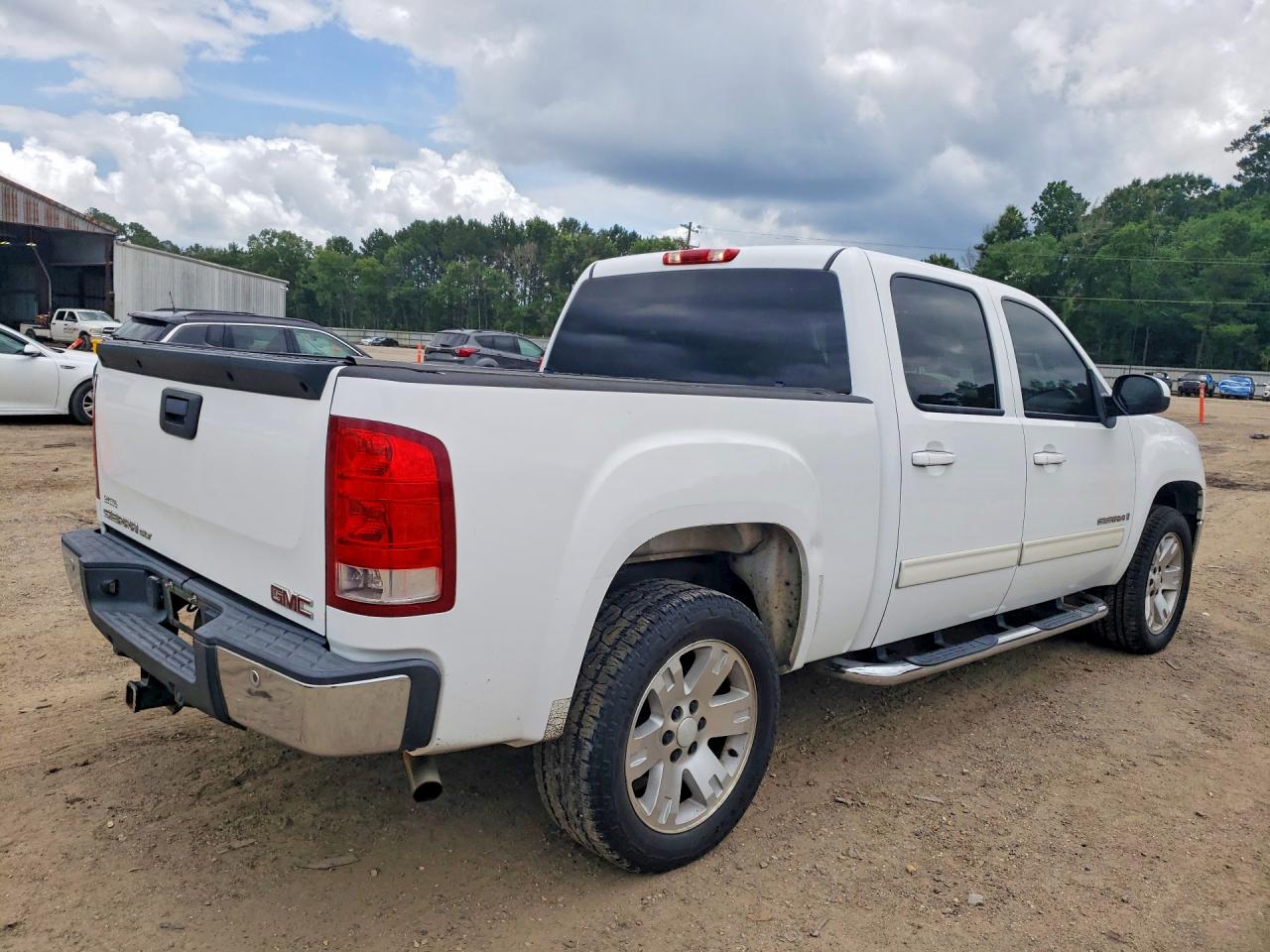 2008 Gmc Sierra C1500 White vin: 2GTEC13J881104985