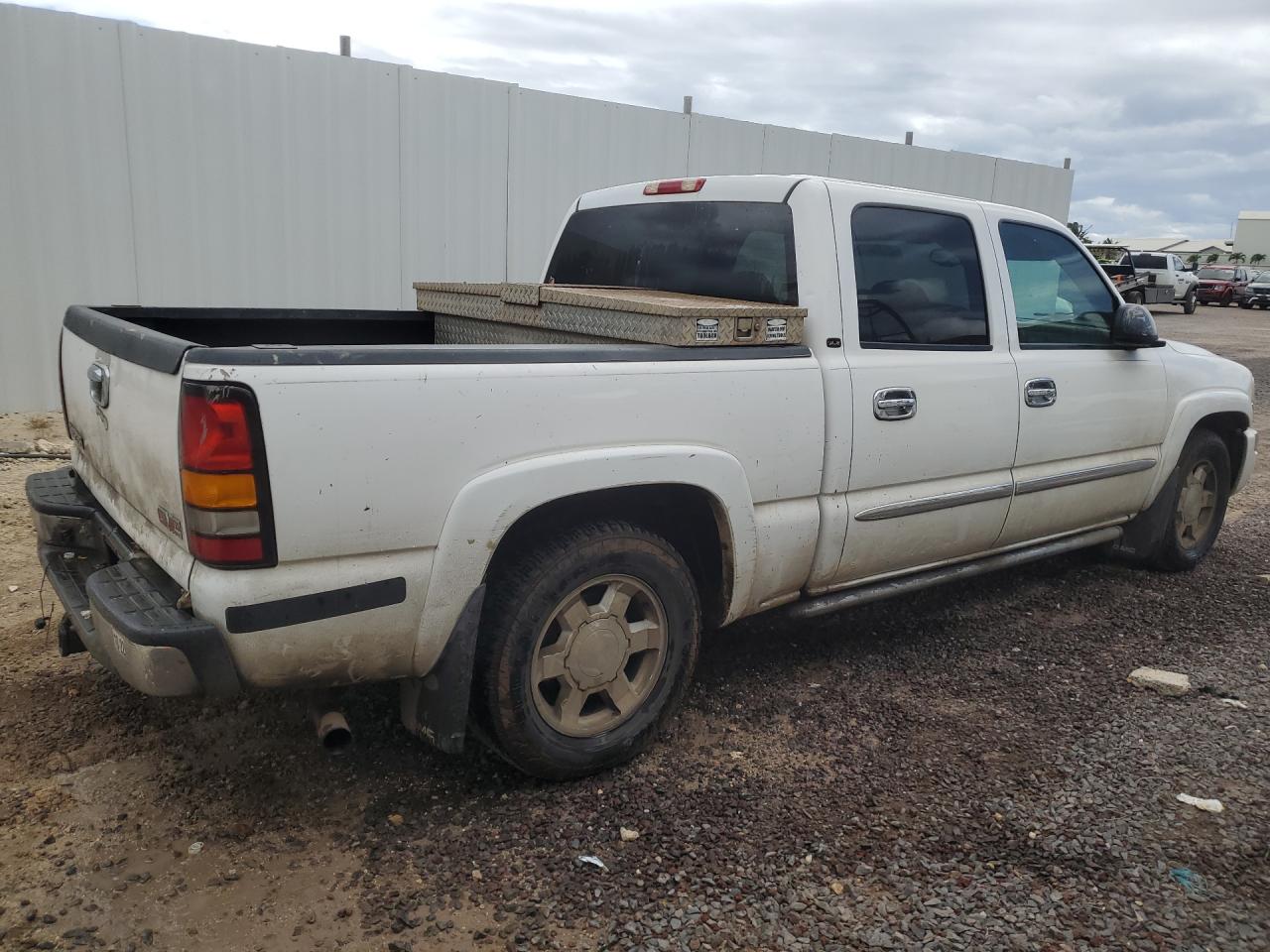 2005 Gmc New Sierra C1500 White vin: 2GTEC13T151191206 Damage: Right Cab Side, Heavy Scratch, 1/8 To 1/2 Inch