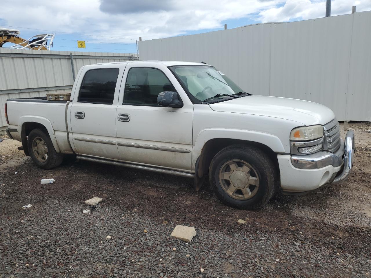 2005 Gmc New Sierra C1500 White vin: 2GTEC13T151191206 Damage: Right Front Fender, Heavy Scratch, 1 To 2 Inches