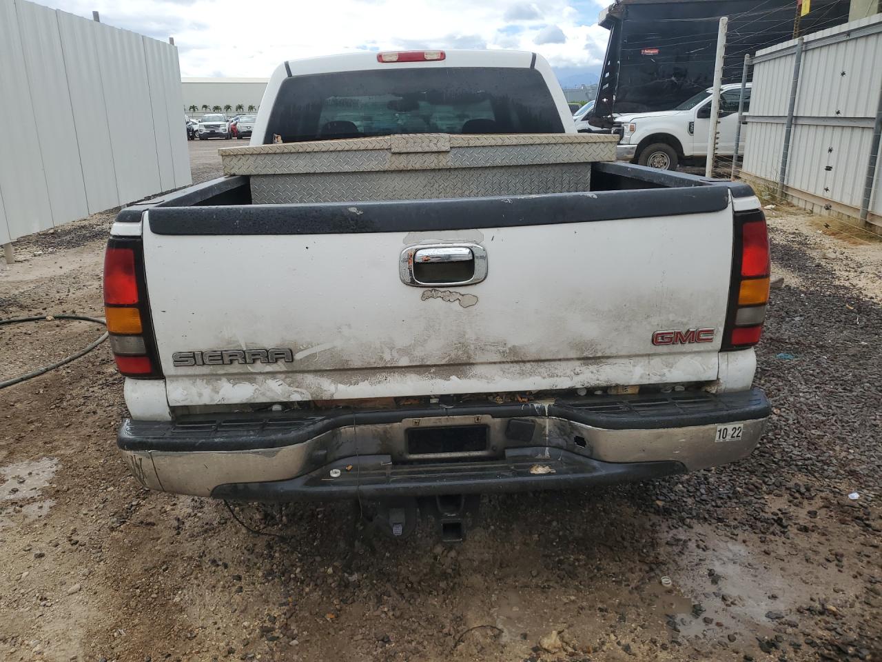 2005 Gmc New Sierra C1500 White vin: 2GTEC13T151191206 Damage: Tailgate, Peeling, 6 To 7 Inches