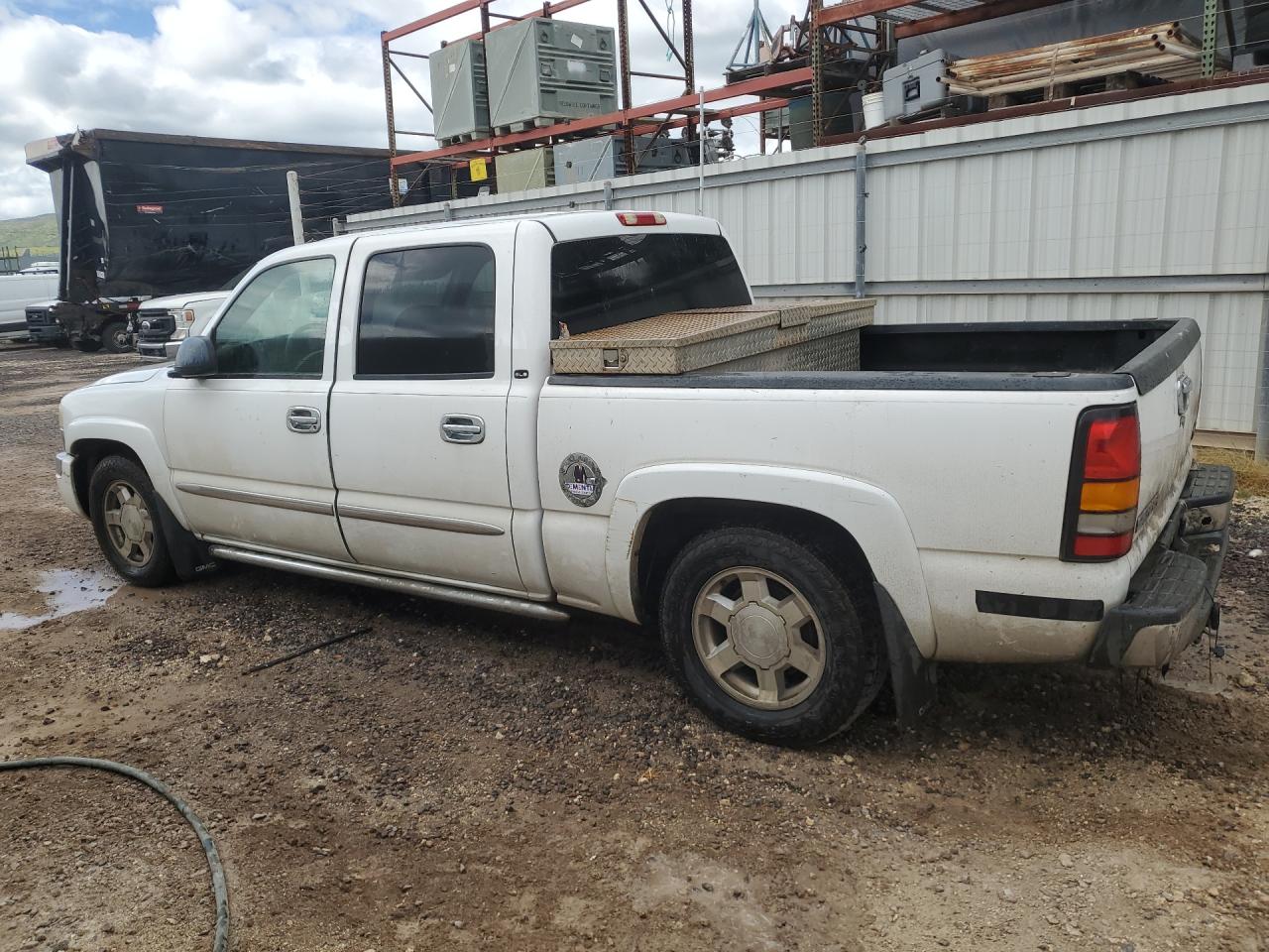 2005 Gmc New Sierra C1500 White vin: 2GTEC13T151191206 Damage: Left Fuel Door, Aftermarket, Acceptable