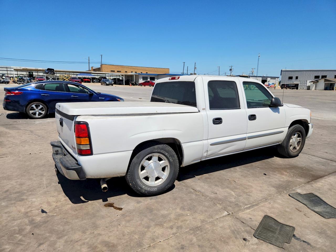 2005 Gmc New Sierra C1500 White vin: 2GTEC13T251155881