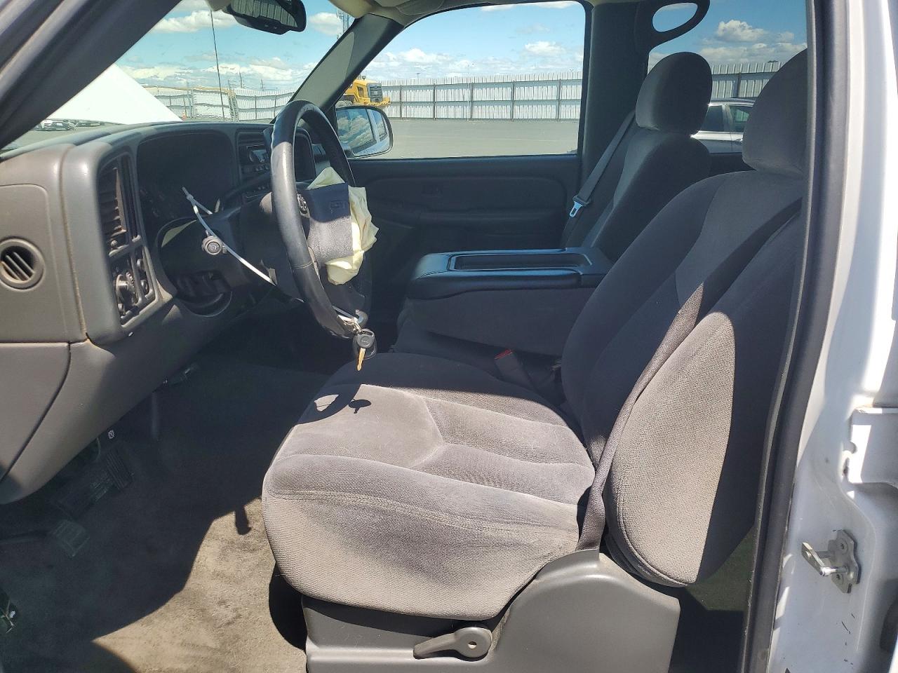 2005 Gmc New Sierra C1500 White vin: 2GTEC13T251193725