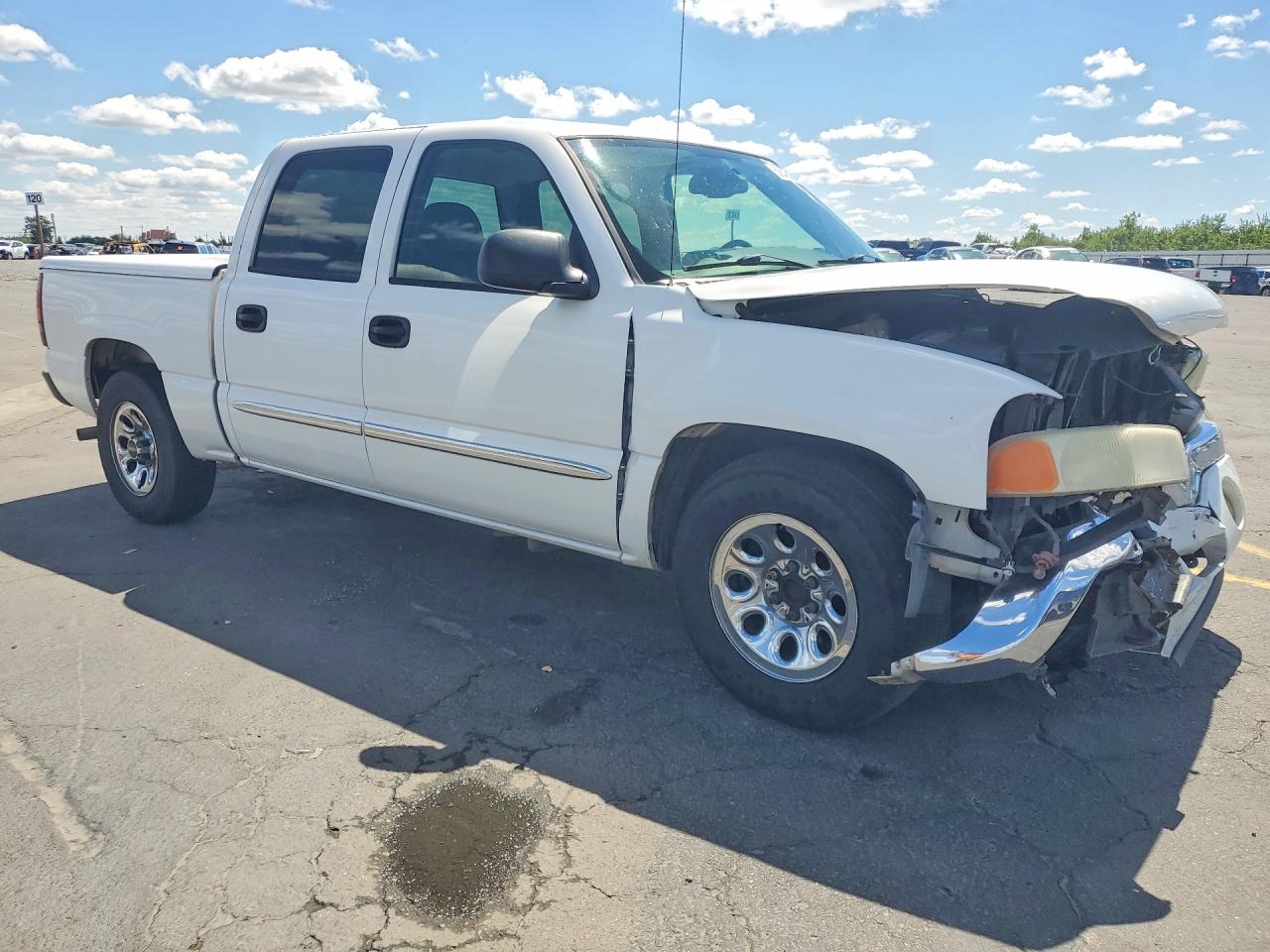 2005 Gmc New Sierra C1500 White vin: 2GTEC13T251193725