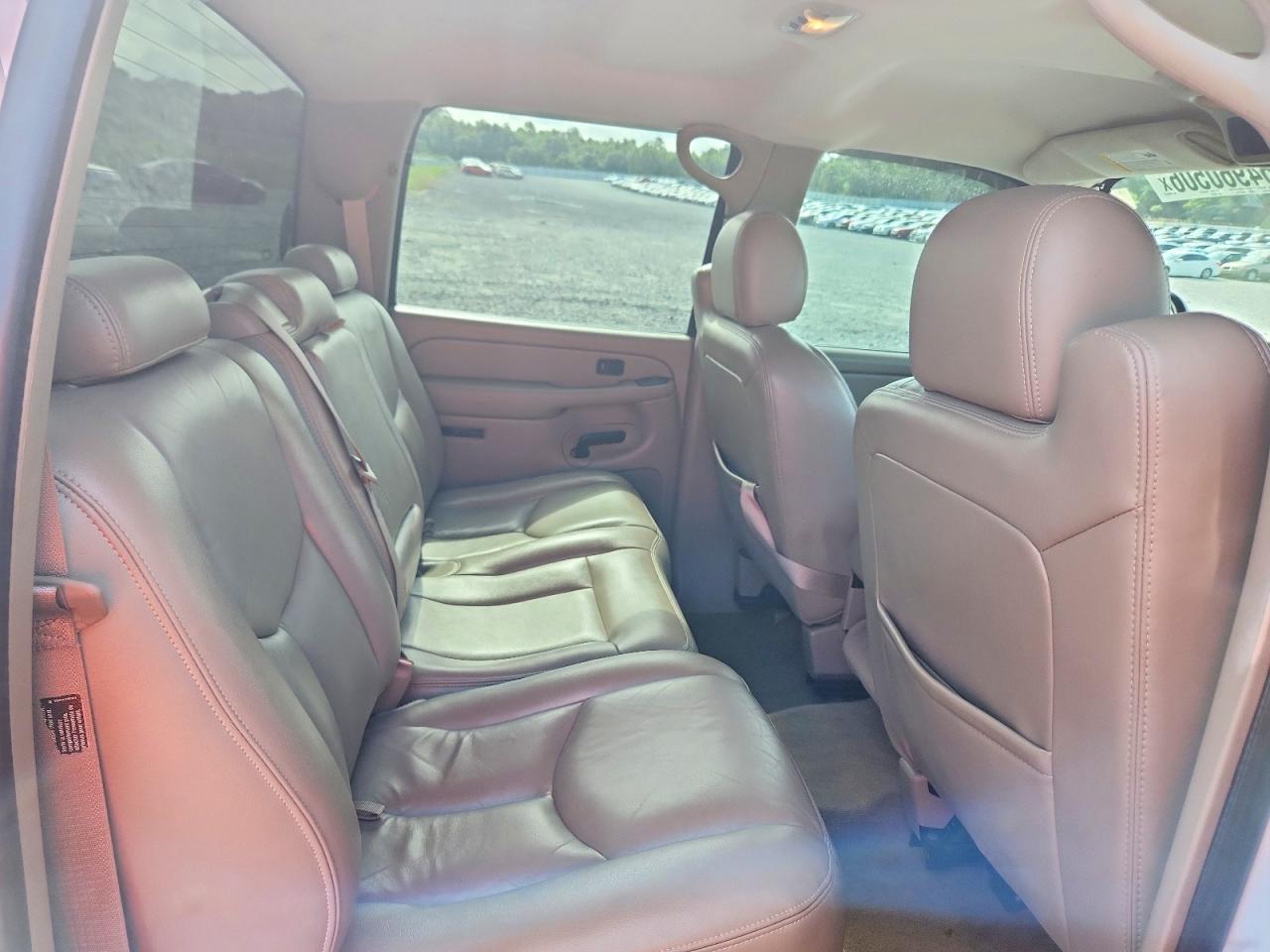 2005 Gmc New Sierra C1500 White vin: 2GTEC13T451149368