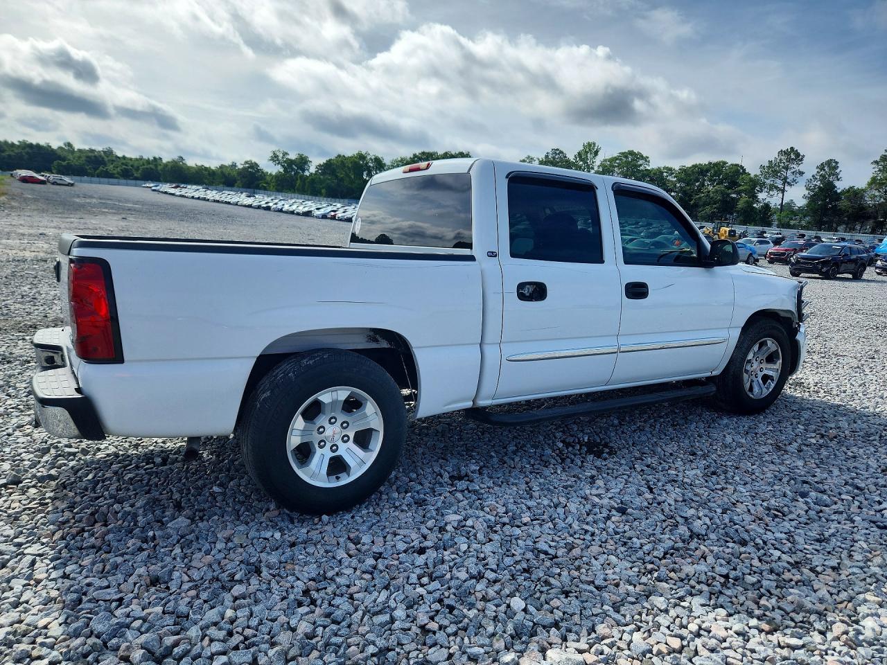 2005 Gmc New Sierra C1500 White vin: 2GTEC13T451149368